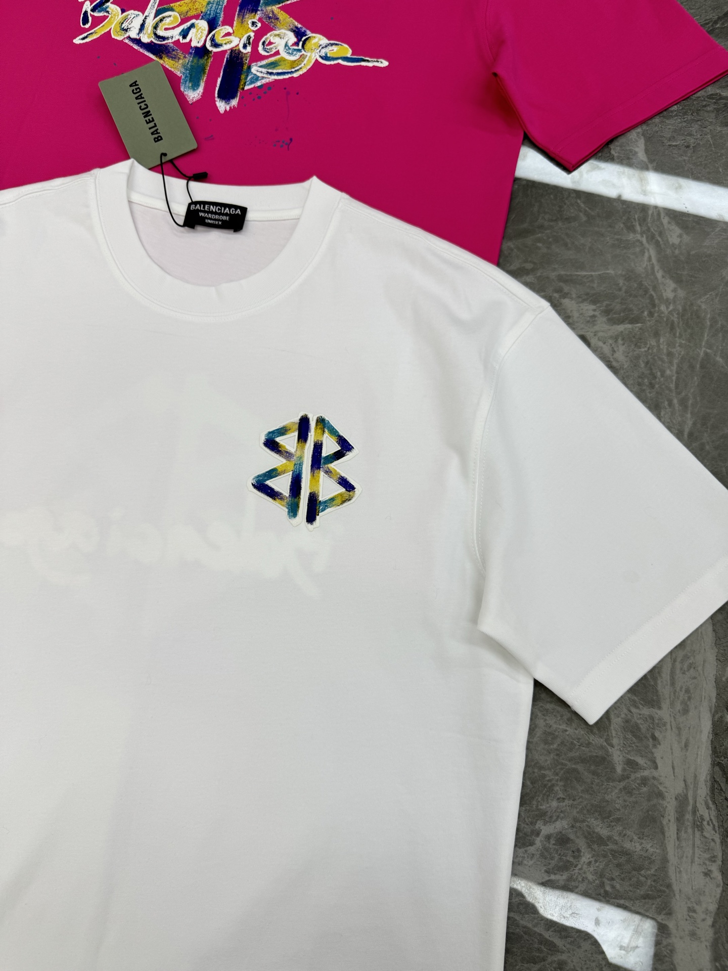 Balenciaga巴黎世家25s新款潮牌T恤.采用独家定制面料，柔软透气超舒服!双面彩色喷色Logo，