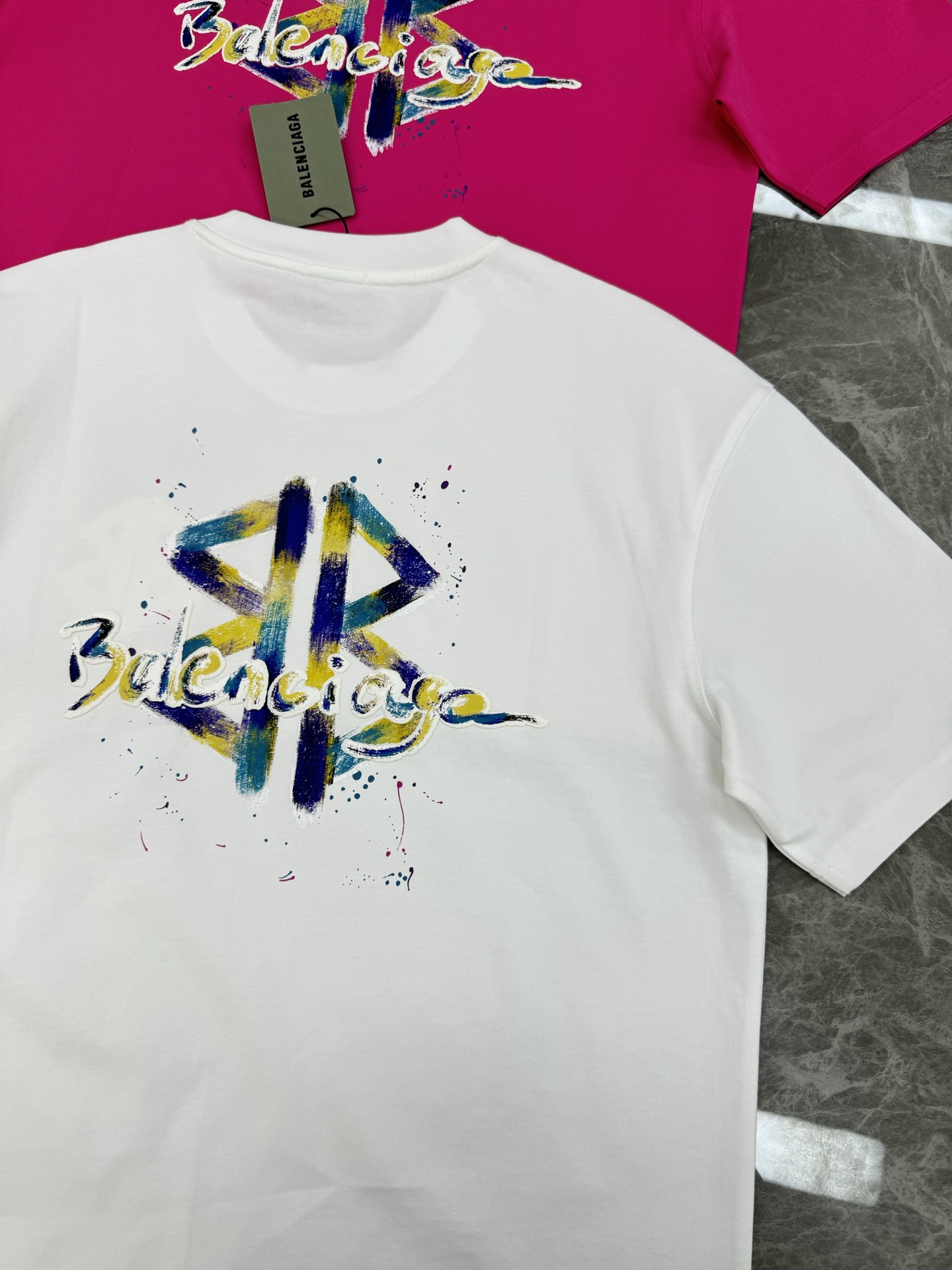 Balenciaga巴黎世家25s新款潮牌T恤.采用独家定制面料，柔软透气超舒服!双面彩色喷色Logo，