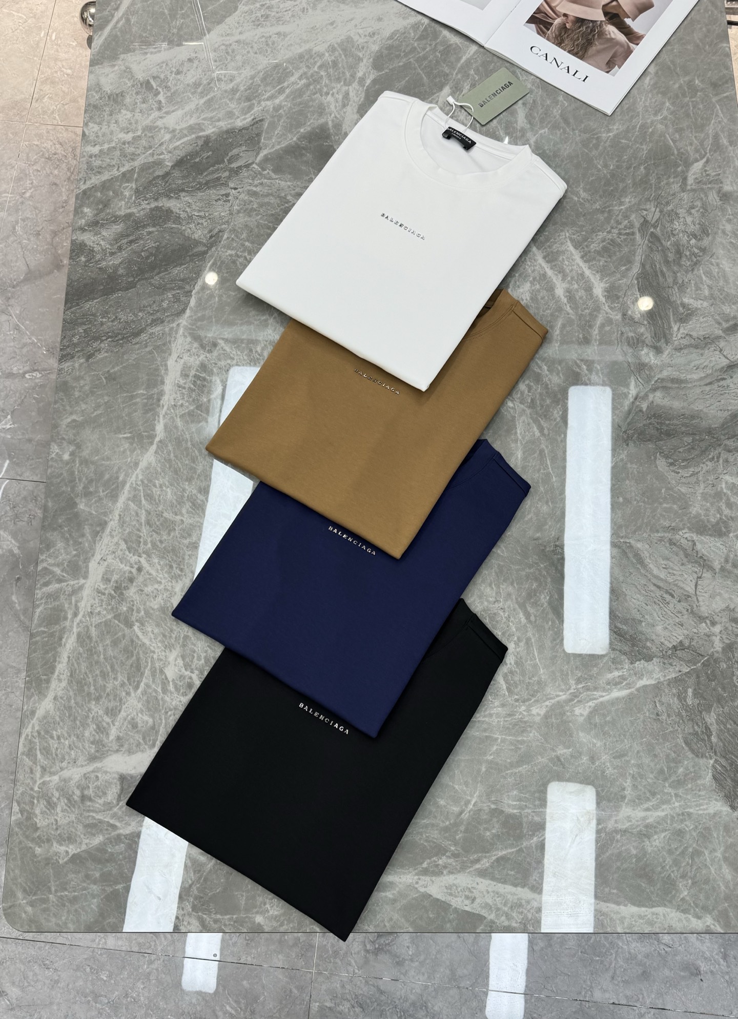 Balenciaga巴黎世家25s新款莫代尔T恤.基础款推荐！干净利落.经典字母图形设计，高温烫画高周波