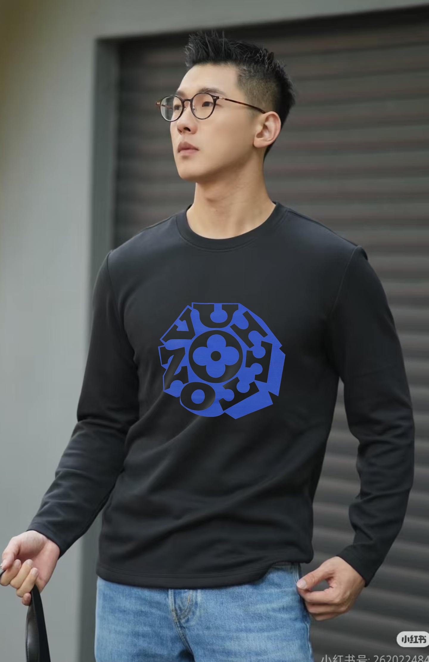 驴牌*LVx Nigo联名新品长袖T恤.LV与日本潮流大师Nigo联名T恤，灵感融合日式街头与法式经典，