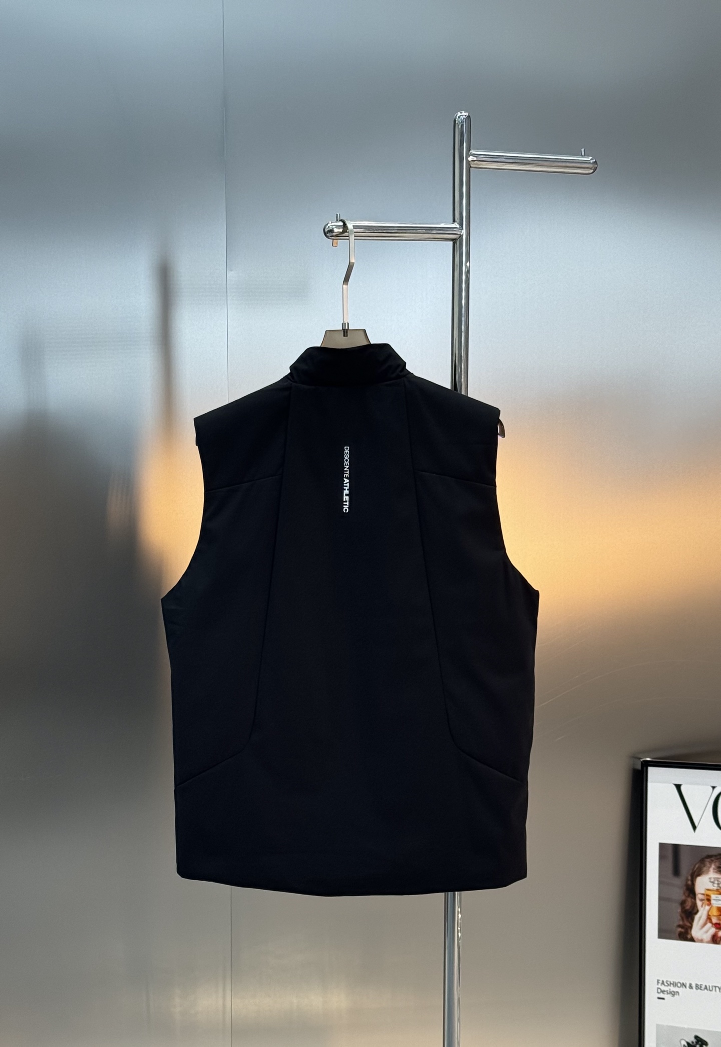 DESCENTE迪桑特*男士高尔夫马甲，25s新品推荐！采用科技梭织面料，轻便透气又速干，运动穿着超舒适