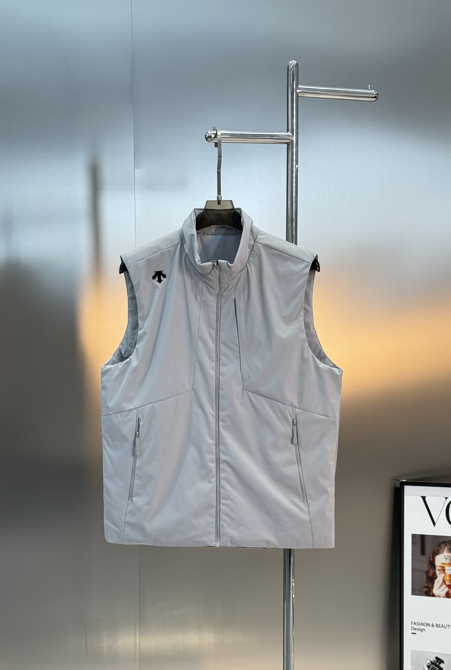 DESCENTE迪桑特*男士高尔夫马甲，25s新品推荐！采用科技梭织面料，轻便透气又速干，运动穿着超舒适