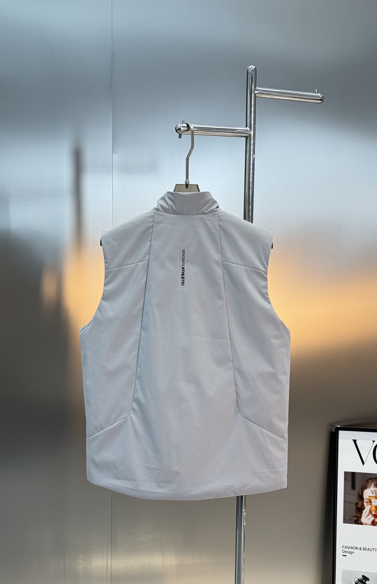 DESCENTE迪桑特*男士高尔夫马甲，25s新品推荐！采用科技梭织面料，轻便透气又速干，运动穿着超舒适