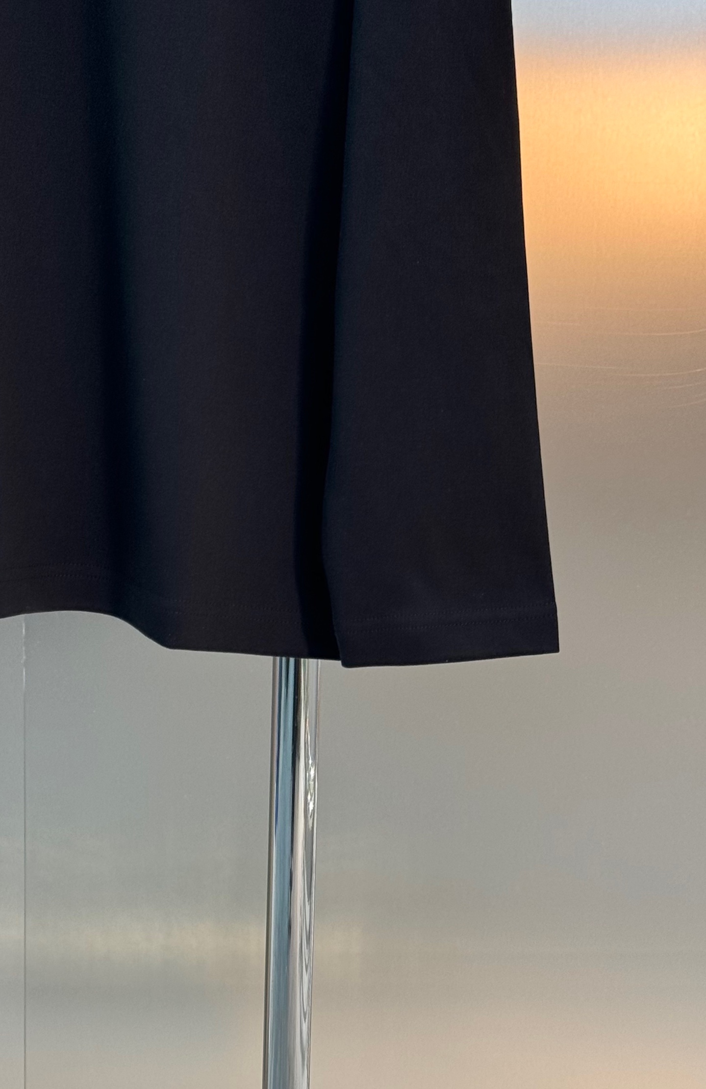 驴牌*25s款莫代尔长袖T恤. 新品以复杂图形描绘朝气蓬勃的美景，lv老花包品牌元素的妙趣融合。甄选优质