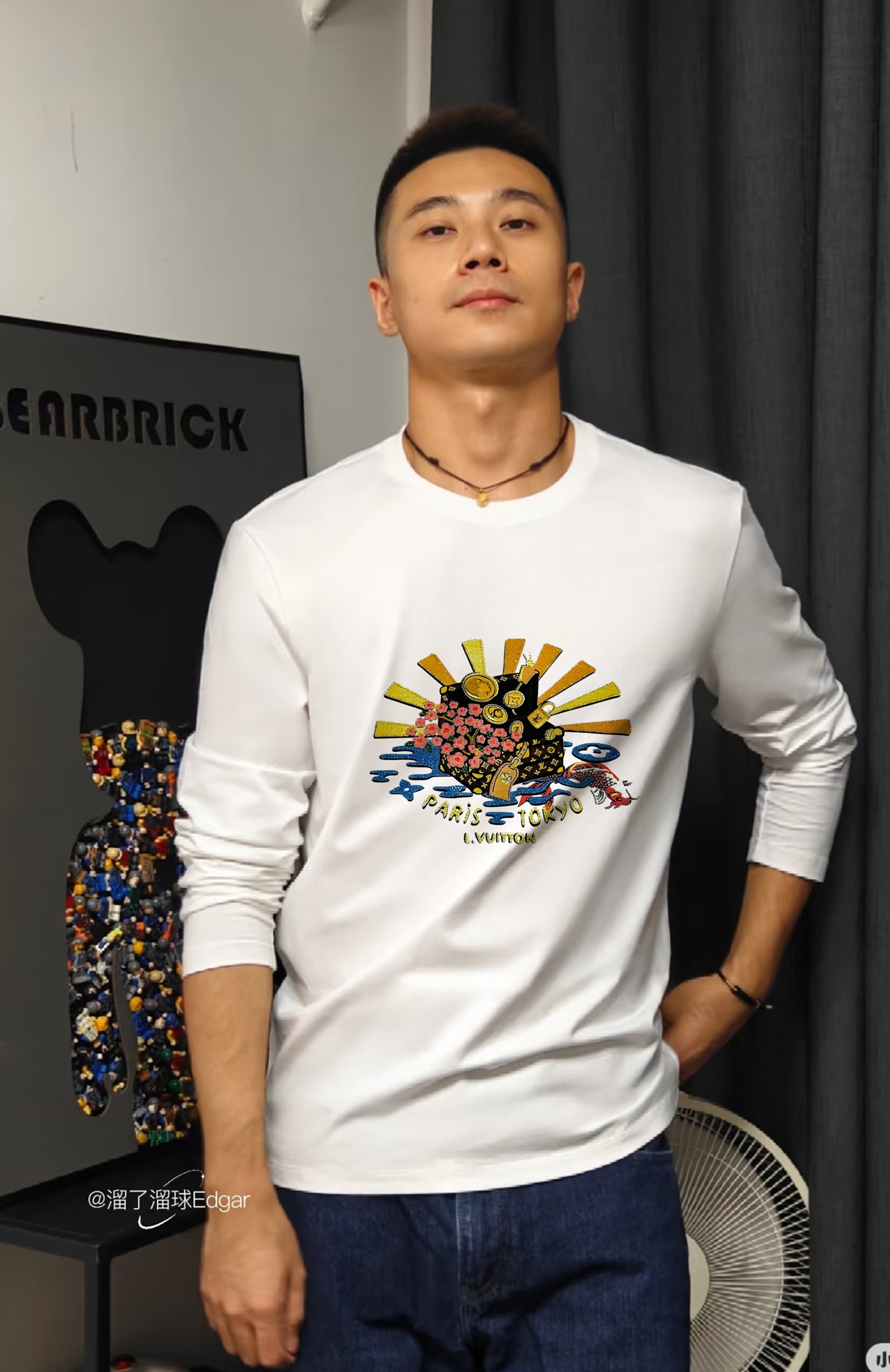 驴牌*25s款莫代尔长袖T恤. 新品以复杂图形描绘朝气蓬勃的美景，lv老花包品牌元素的妙趣融合。甄选优质