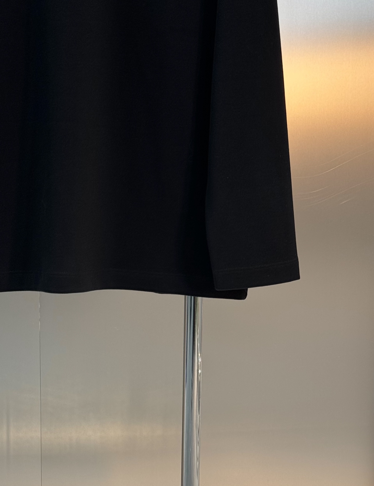 Burberry经典战马刺绣长袖Polo衫，采用高品质棉质面料，柔软亲肤又透气，穿着超舒适~胸前战马刺绣