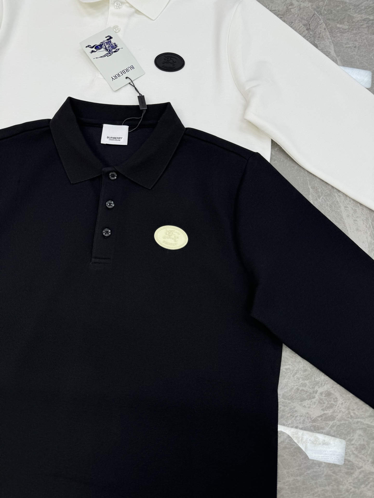 BBR巴宝莉2025s秋冬新款男士长袖翻领Polo衫！简约时尚大气不失优雅，单穿内搭体面过人，品质控/细