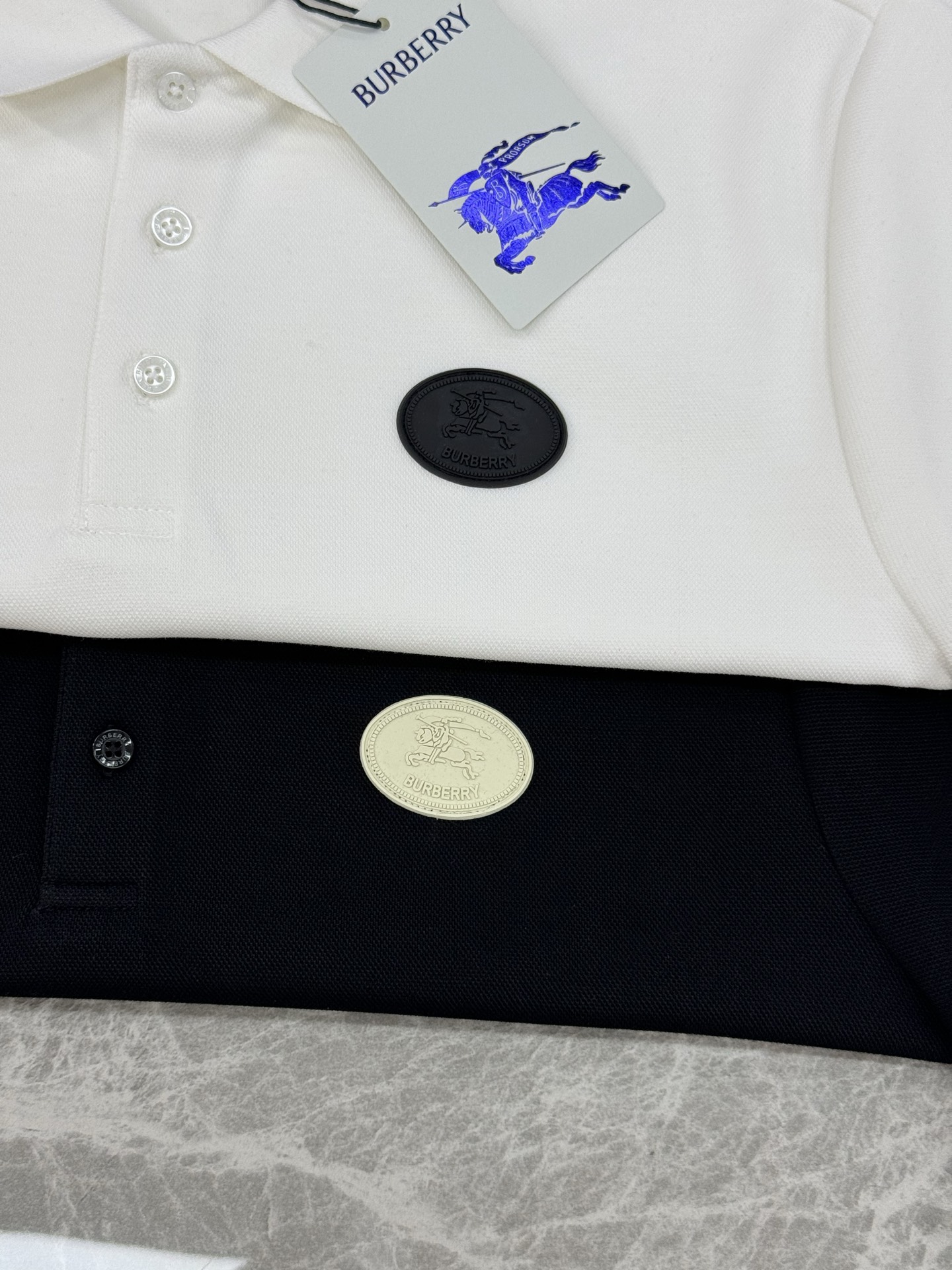 BBR巴宝莉2025s秋冬新款男士长袖翻领Polo衫！简约时尚大气不失优雅，单穿内搭体面过人，品质控/细