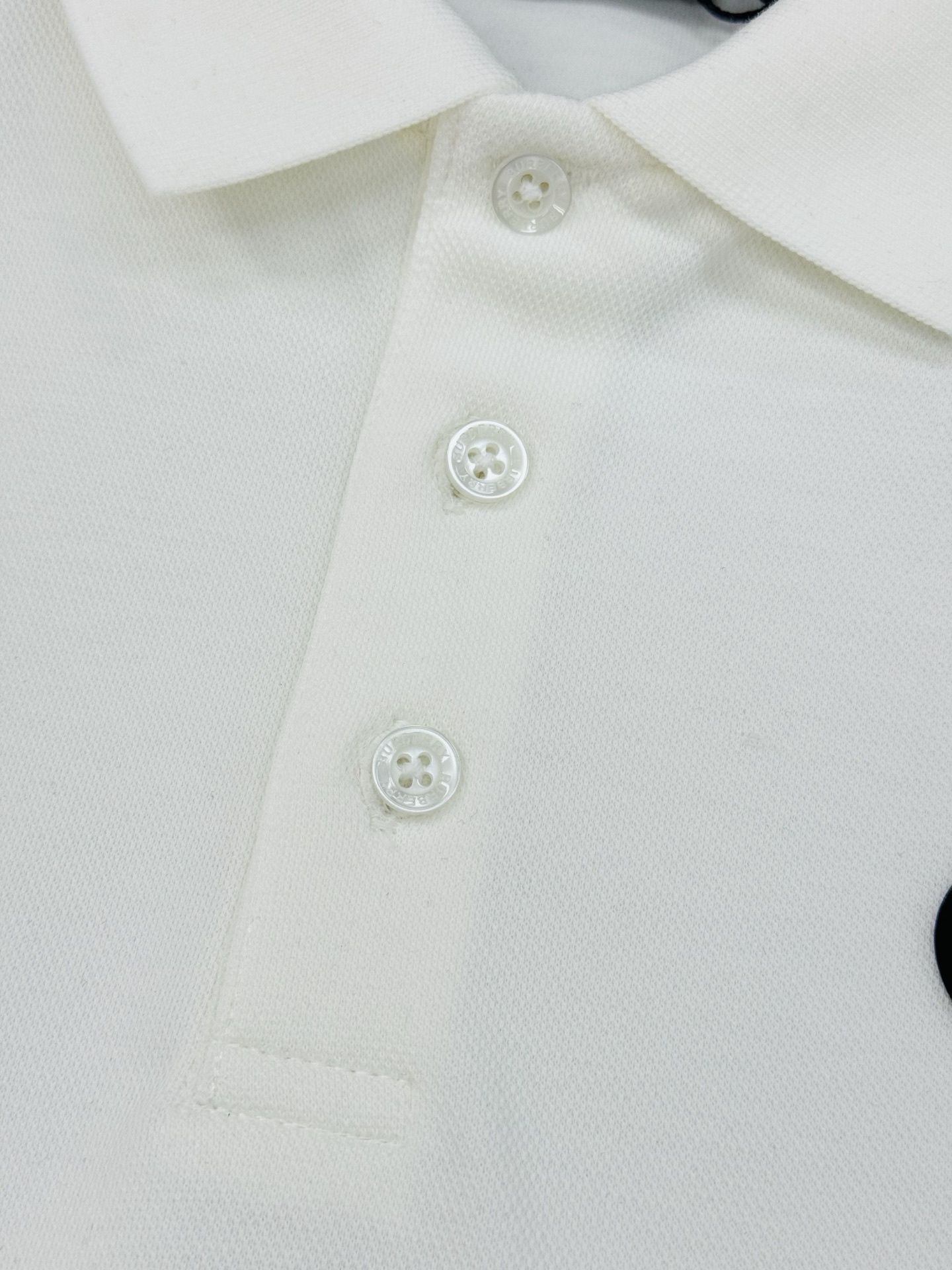 BBR巴宝莉2025s秋冬新款男士长袖翻领Polo衫！简约时尚大气不失优雅，单穿内搭体面过人，品质控/细