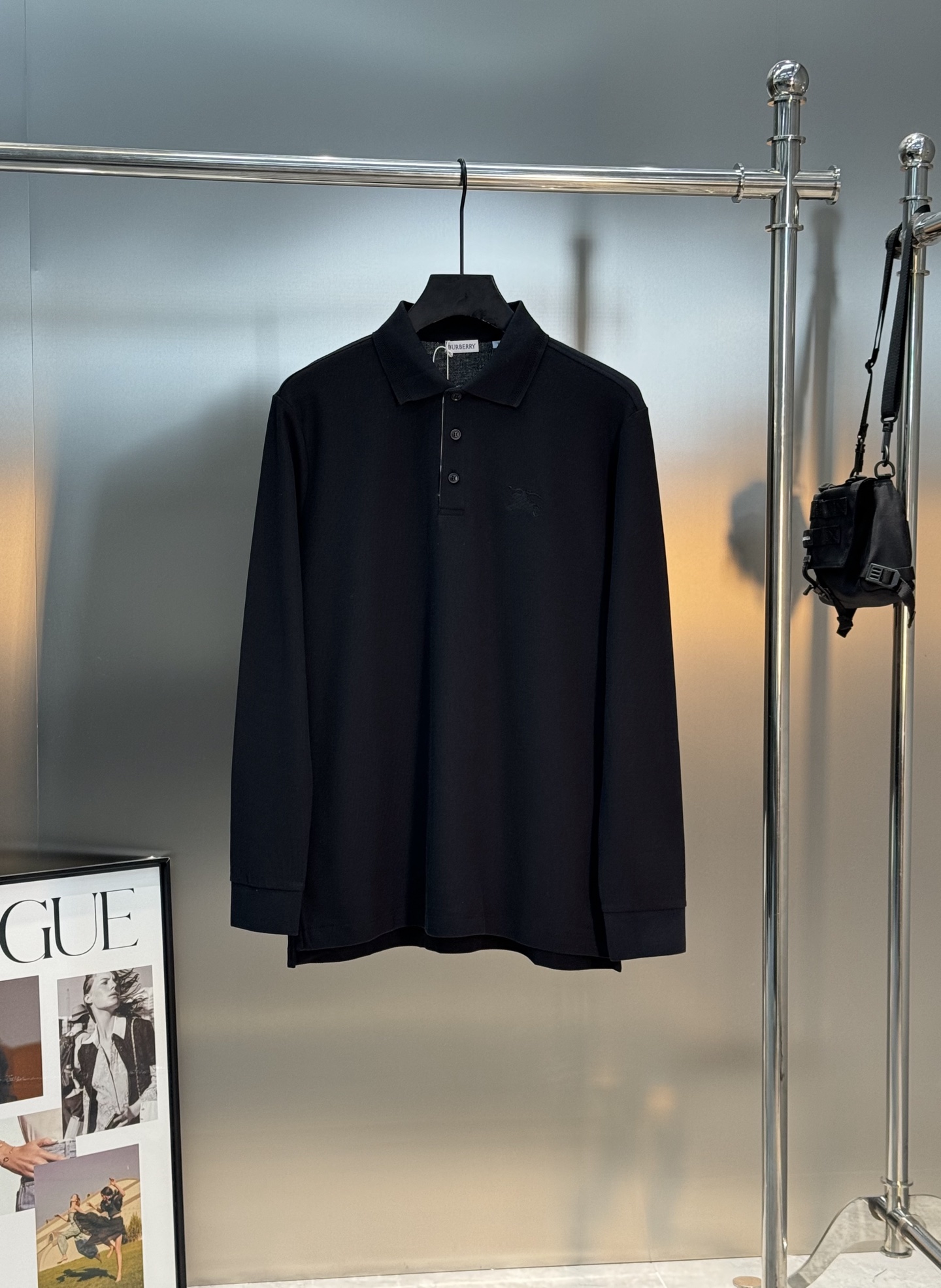 Burberry经典珠地棉刺绣Polo衫，秋冬长袖款推荐❤️胸前战马徽标低调精致，低调又高级!细节满分.