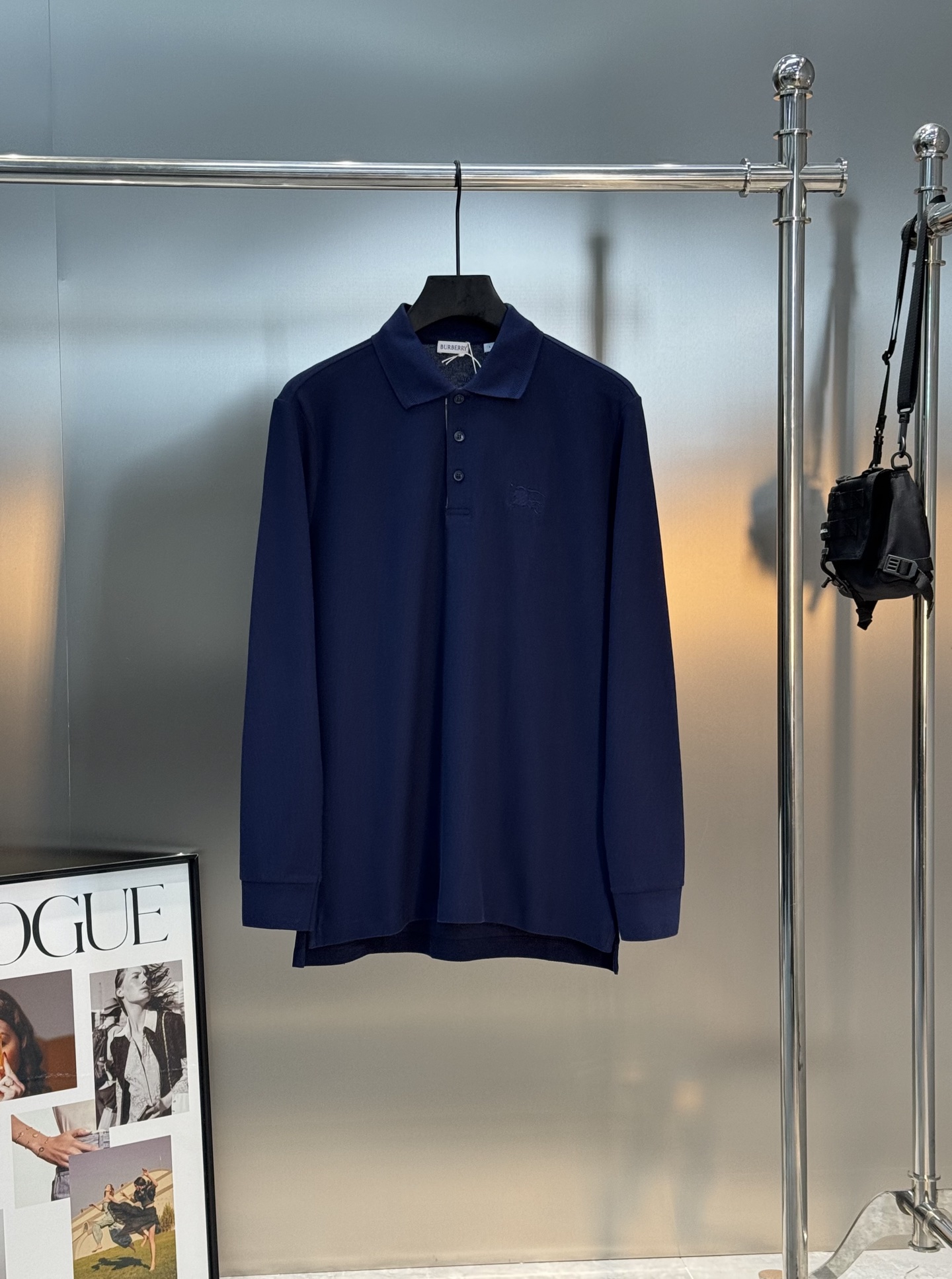 Burberry经典珠地棉刺绣Polo衫，秋冬长袖款推荐❤️胸前战马徽标低调精致，低调又高级!细节满分.