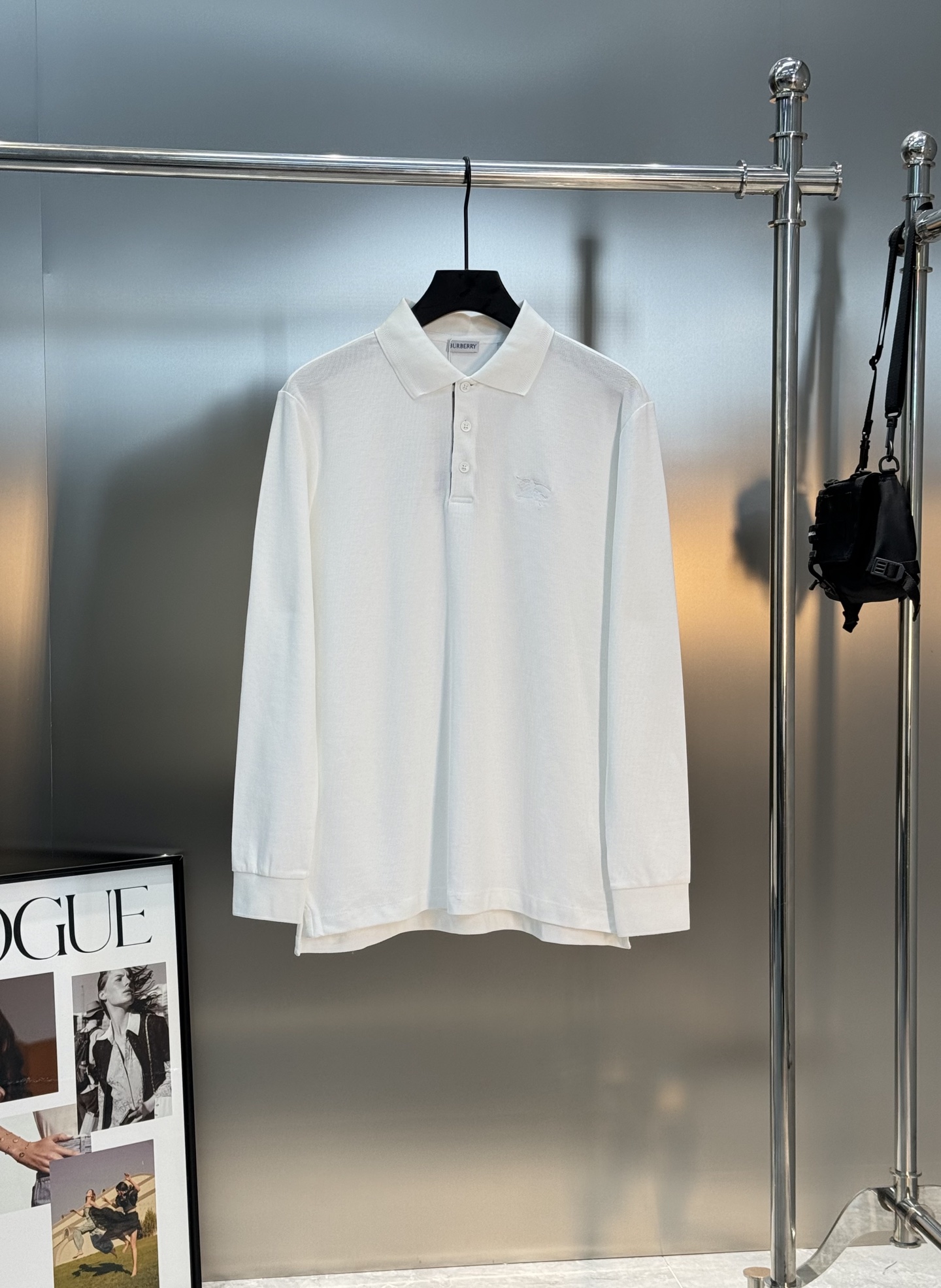 Burberry经典珠地棉刺绣Polo衫，秋冬长袖款推荐❤️胸前战马徽标低调精致，低调又高级!细节满分.