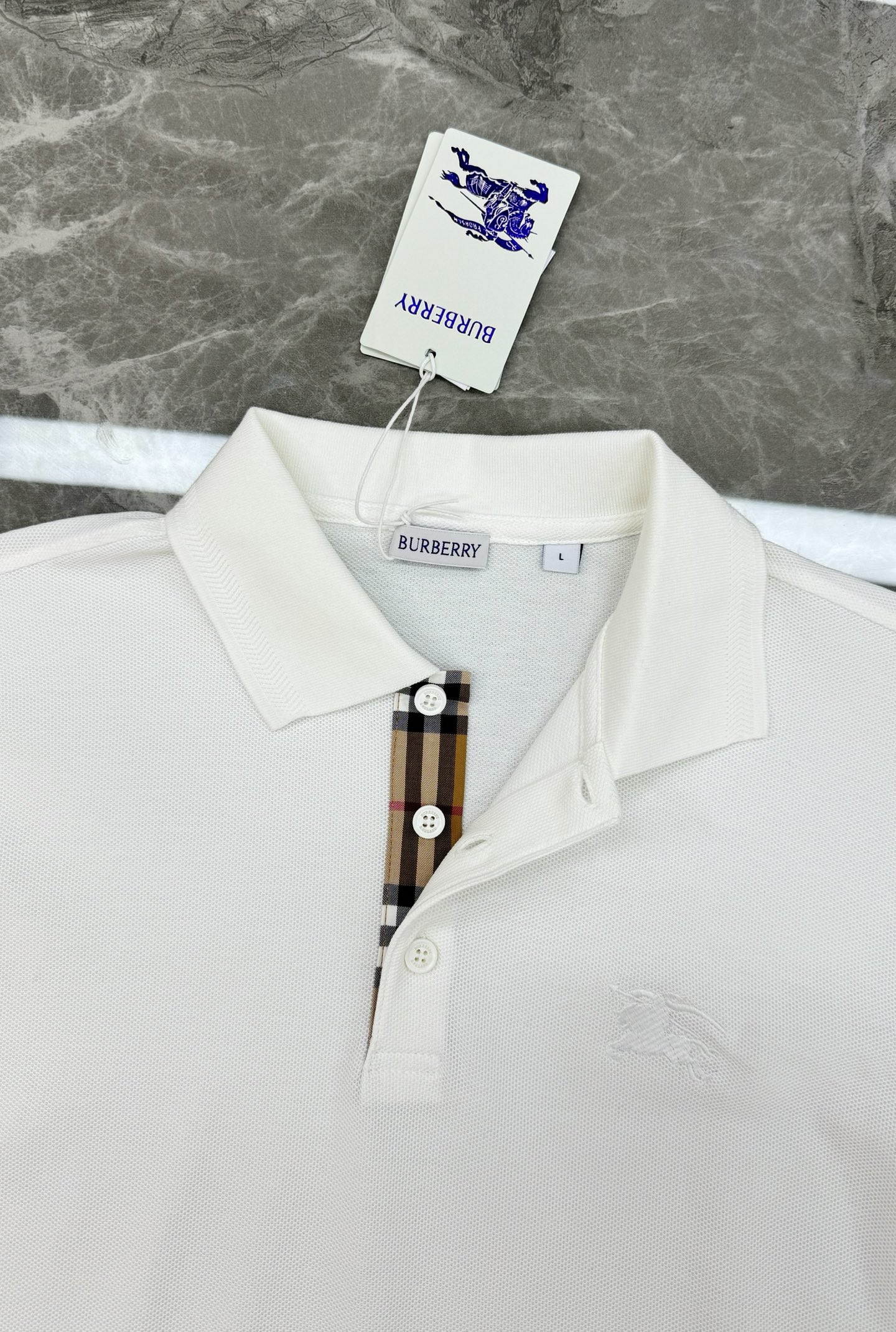 Burberry经典珠地棉刺绣Polo衫，秋冬长袖款推荐❤️胸前战马徽标低调精致，低调又高级!细节满分.