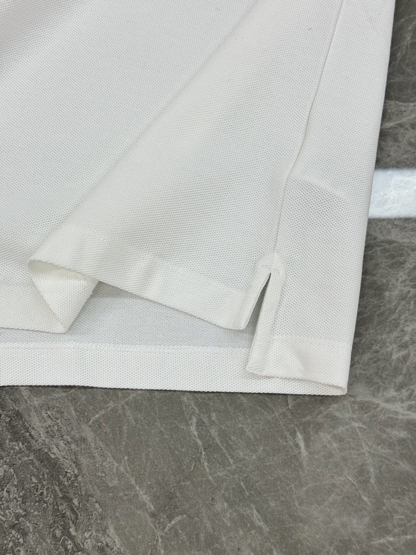 Burberry经典珠地棉刺绣Polo衫，秋冬长袖款推荐❤️胸前战马徽标低调精致，低调又高级!细节满分.