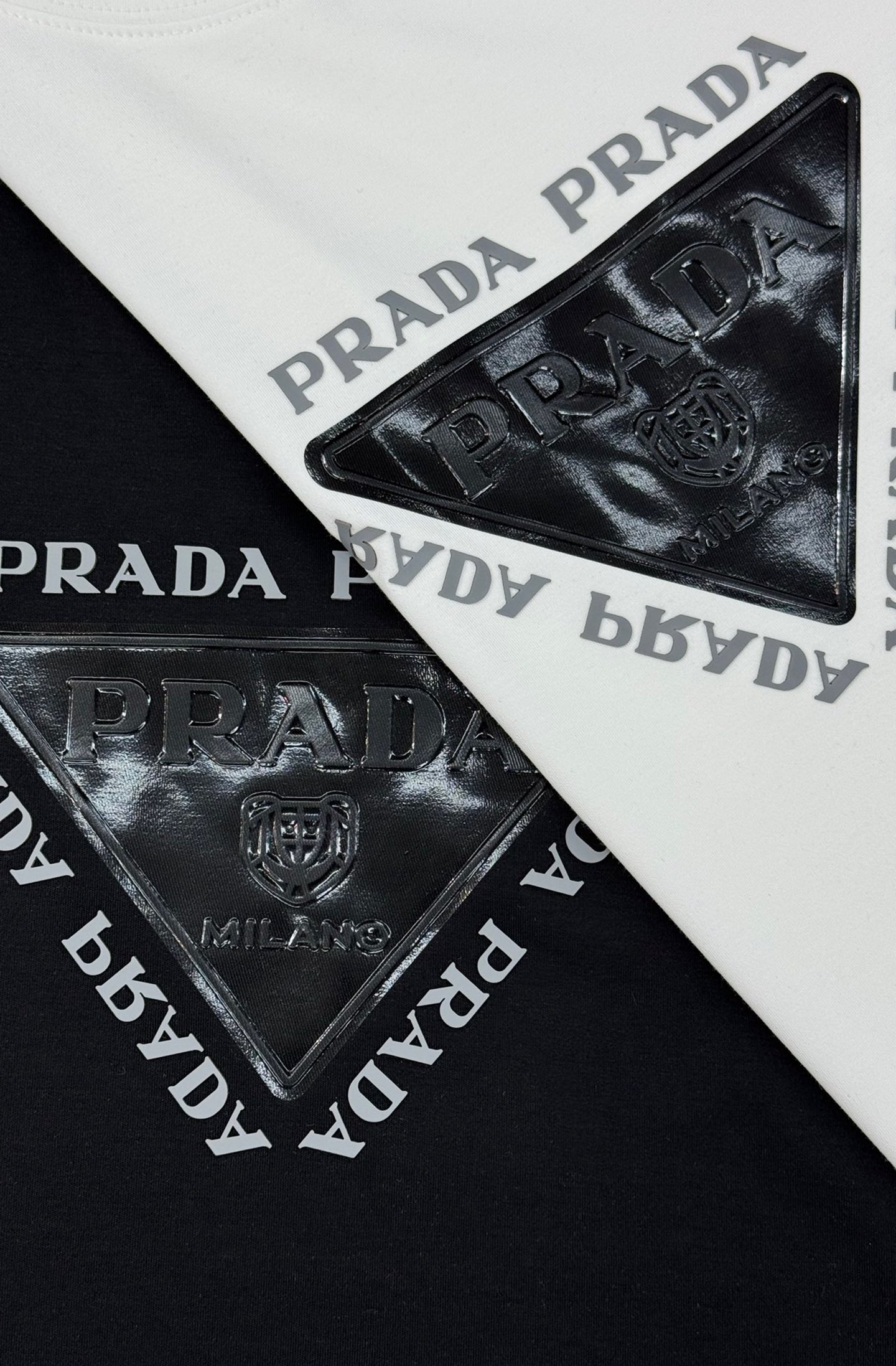 Prada普拉达25s新款莫代尔长袖T恤.甄选超优质300g莫代尔棉面料.柔软有手感.穿着舒适又保暖。胸