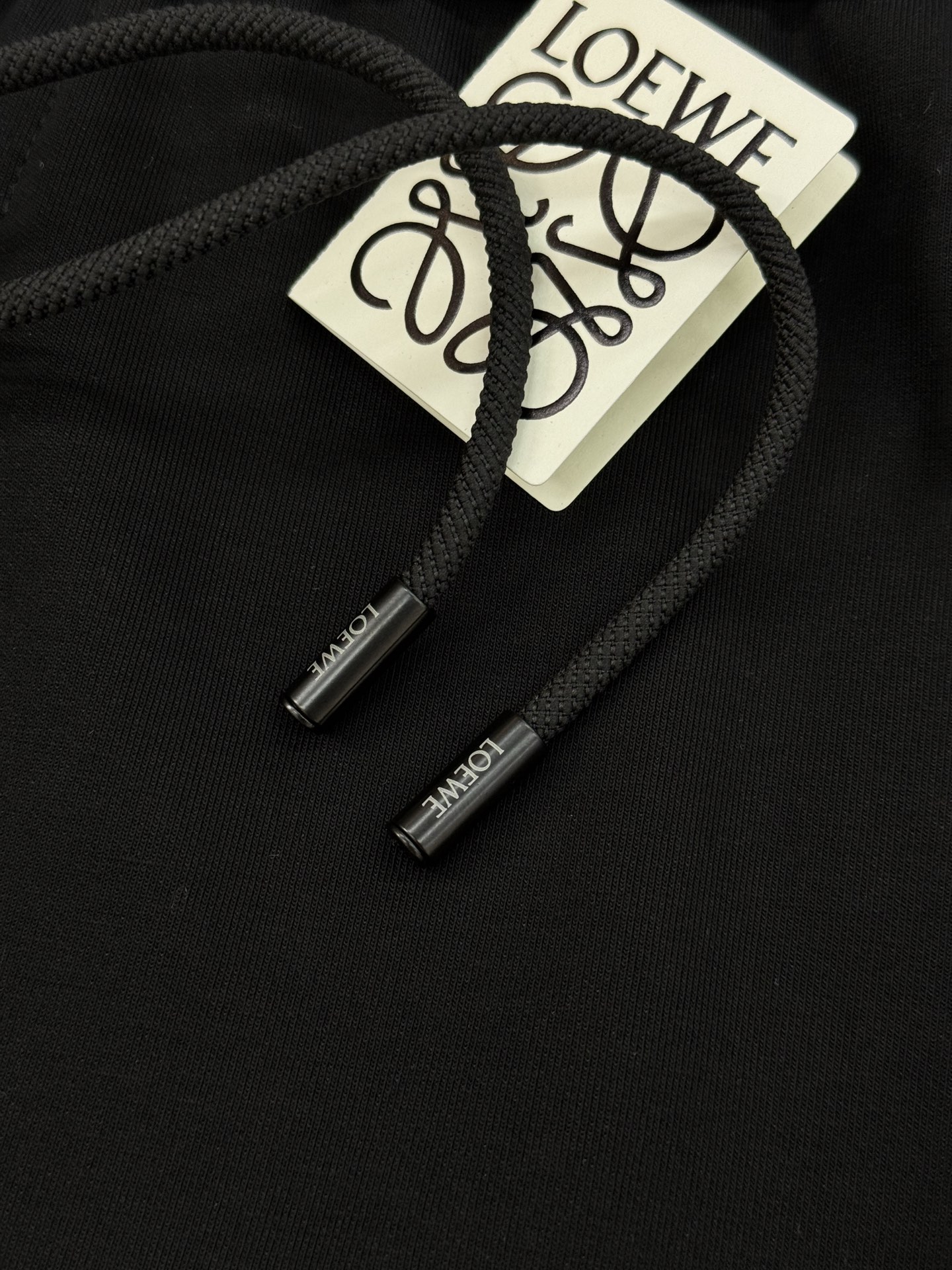 LOEWE25s罗意威新品Anagram休闲裤.联名昂跑新款推荐.修身直筒版型，松紧腰带设计，甄选天丝面