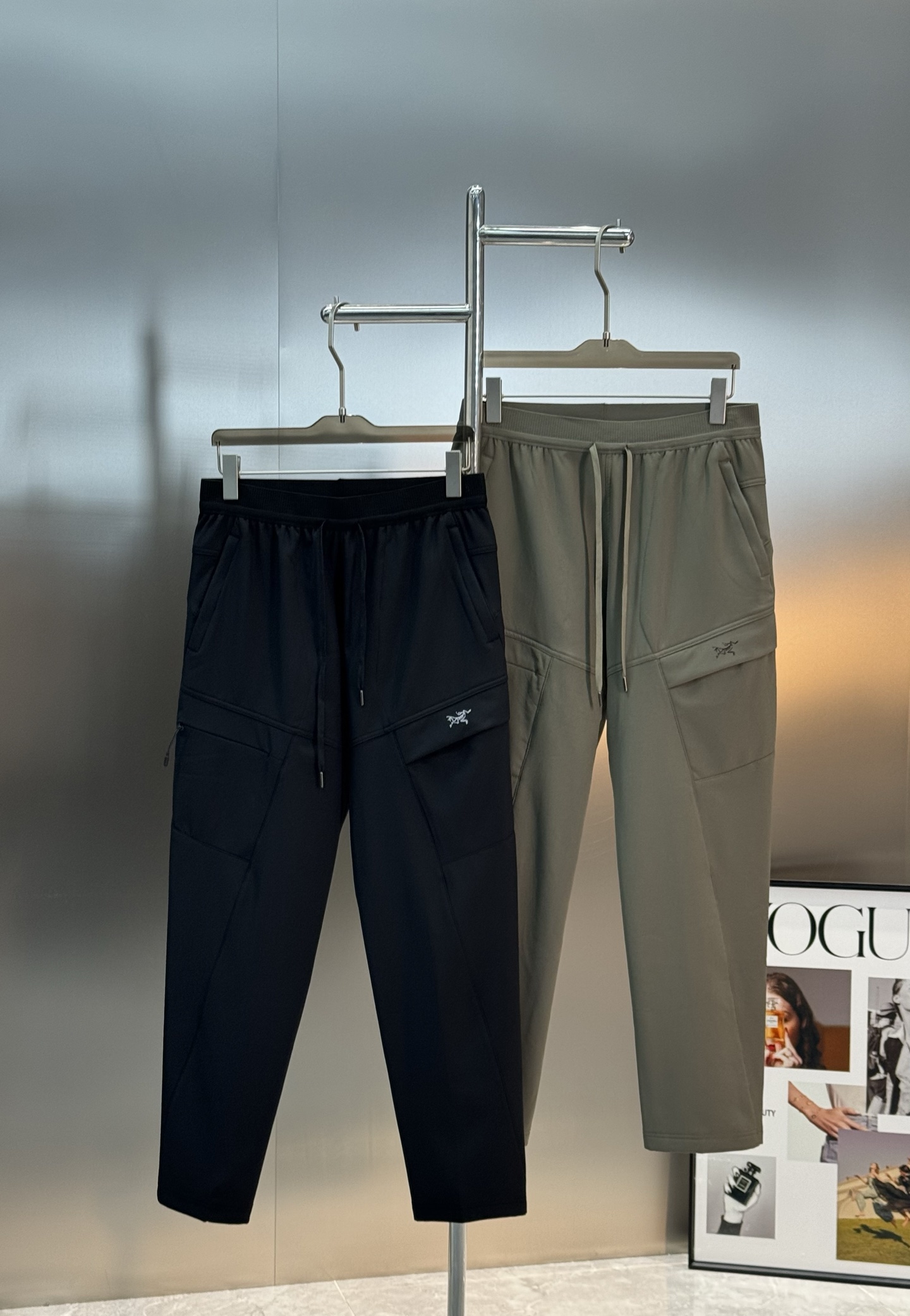 ARC'TERYX始祖🐦Gamma LT软壳裤，加绒款新品推荐🔥采用防泼水尼龙氨纶面料，耐磨性强.轻薄透