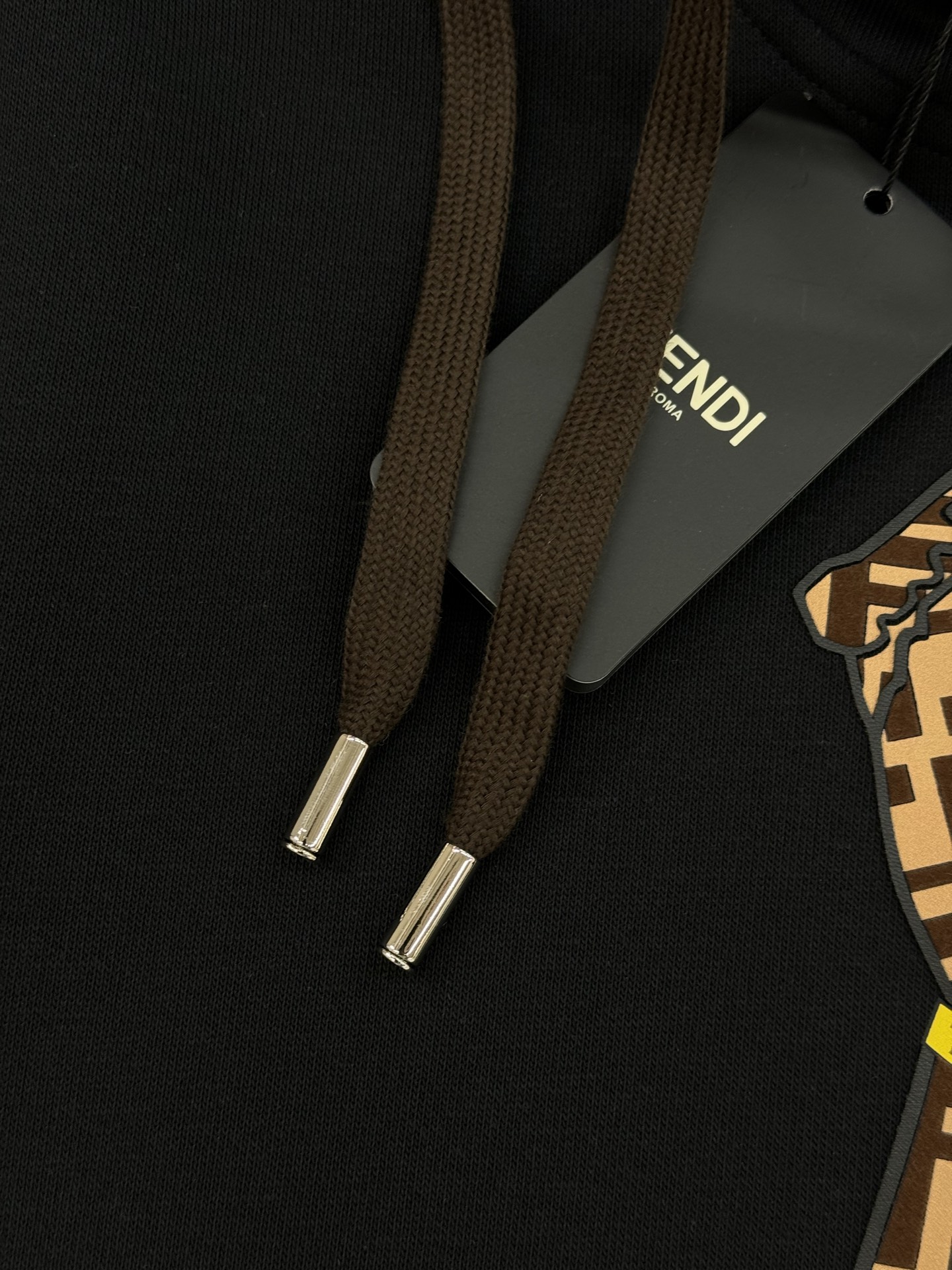 Fendi芬迪25s新款小狗提花连帽卫衣，灵感来自创意总监Silvia Venturini Fendi的