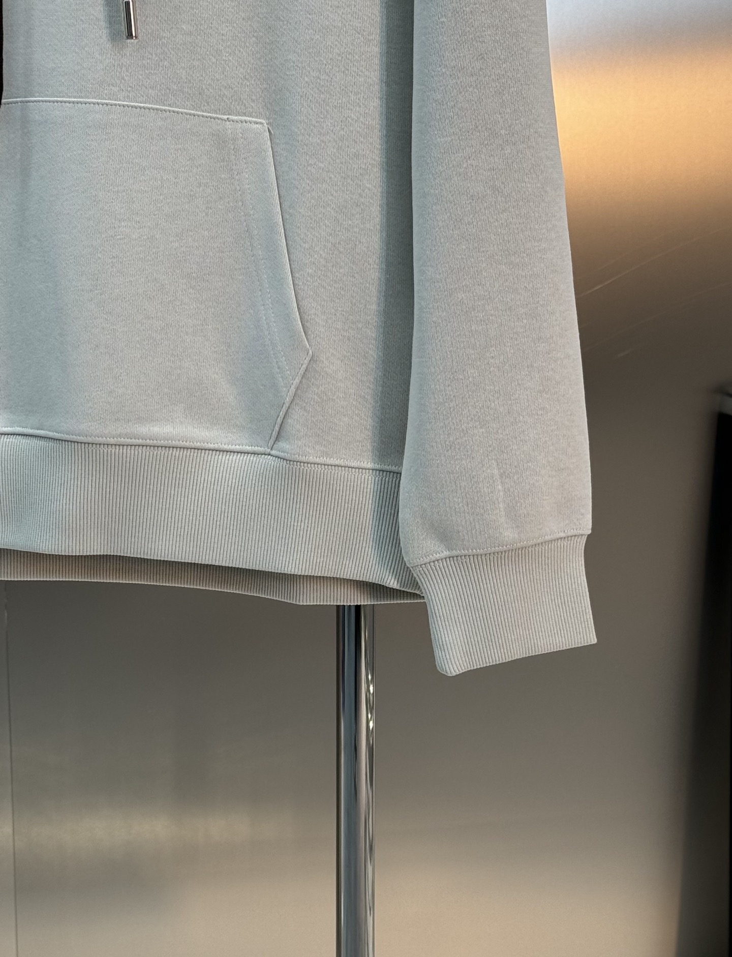 Fendi芬迪25s新款小狗提花连帽卫衣，灵感来自创意总监Silvia Venturini Fendi的