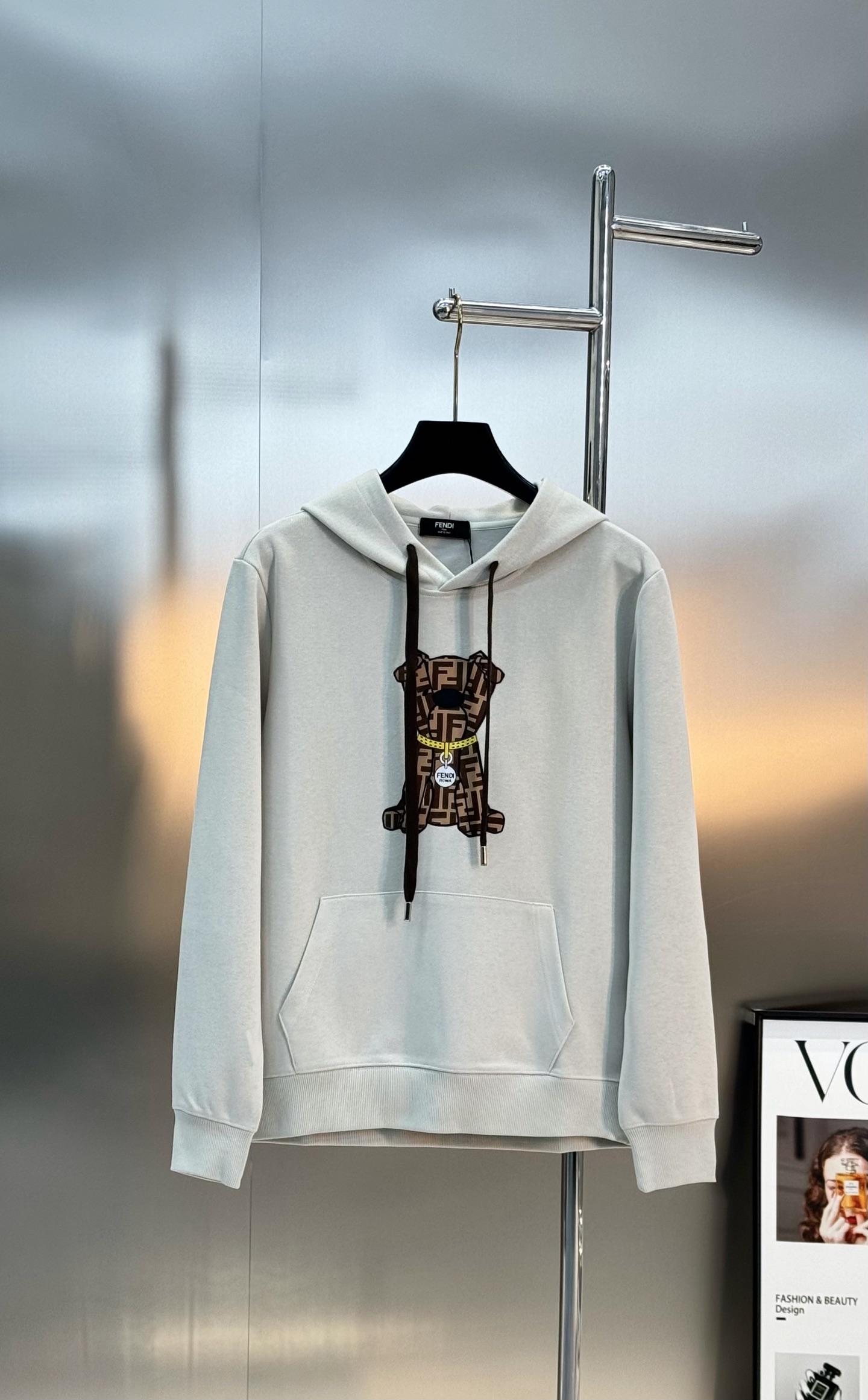 Fendi芬迪25s新款小狗提花连帽卫衣，灵感来自创意总监Silvia Venturini Fendi的