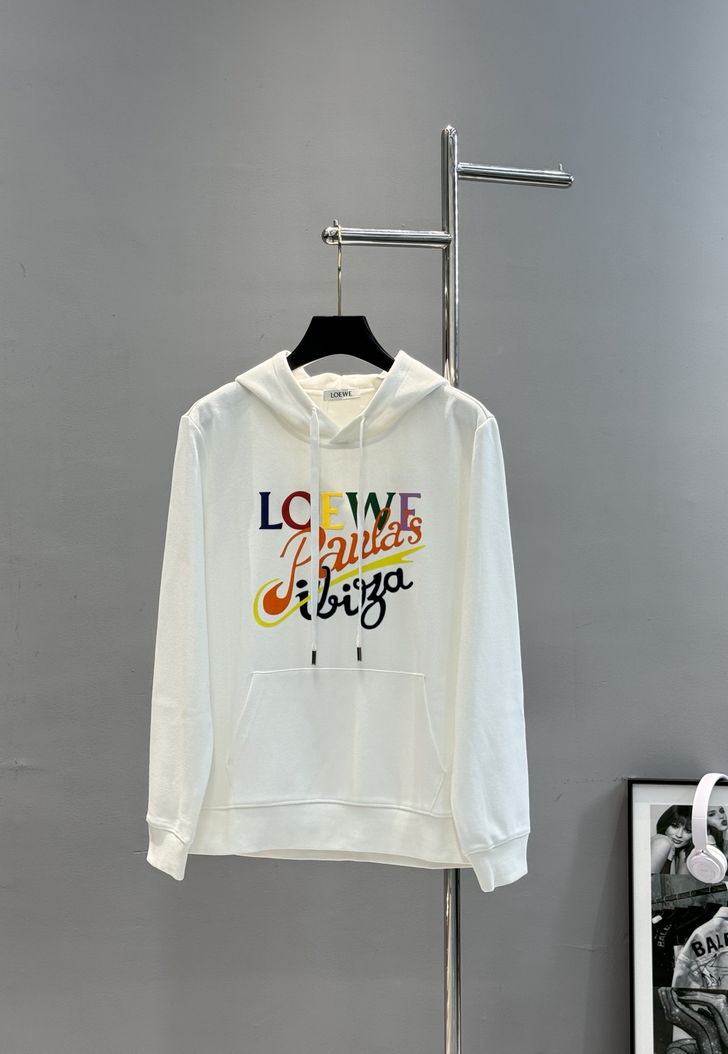 LOEWE罗意威25s新款潮人卫衣.连帽设计.男女同款！经典字母图形烫画视觉冲击力时尚感强！品牌字母图形