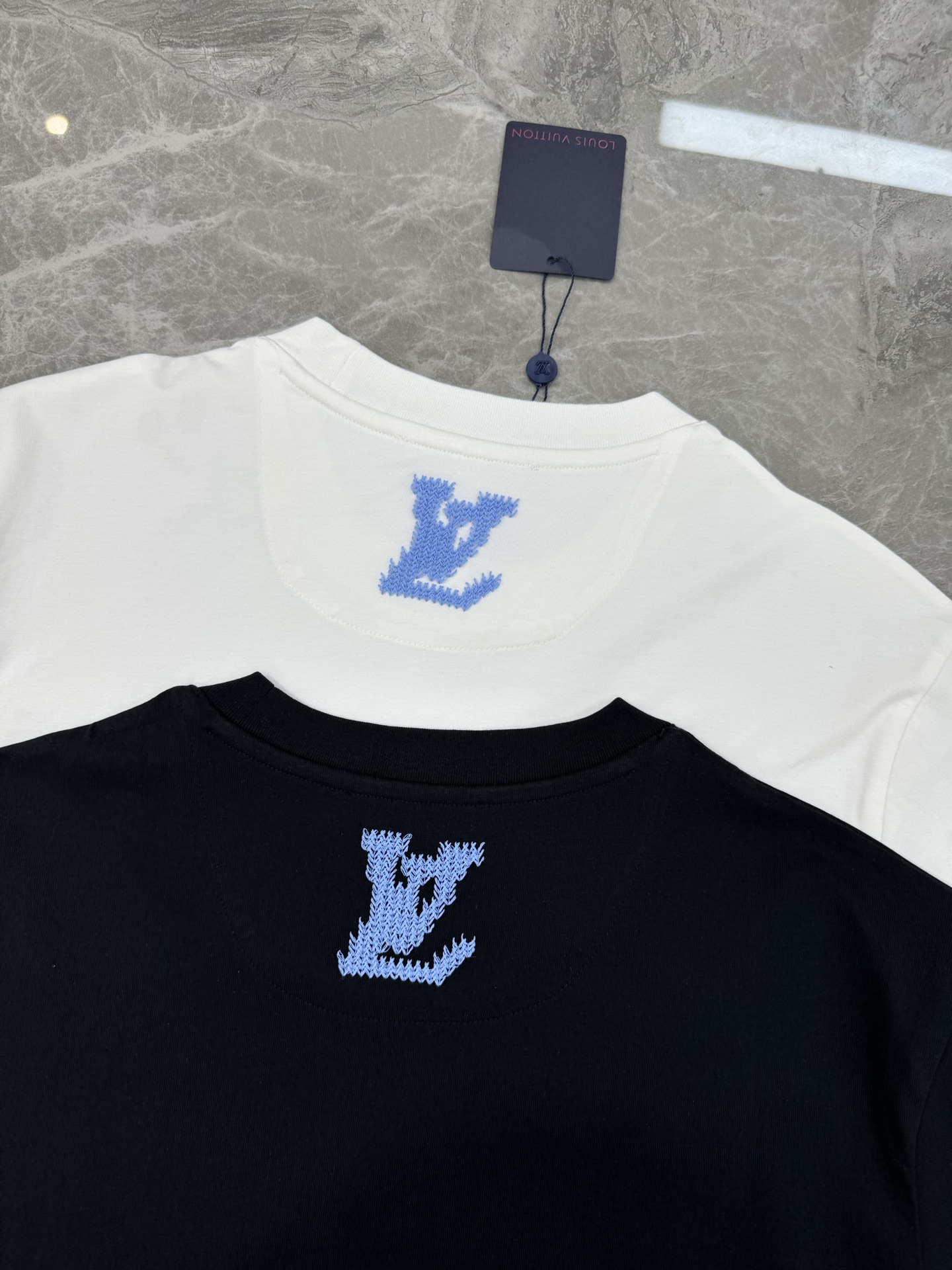 驴牌*25s新款T恤.男女同款！减龄风格满贯～撞色字母刺绣工艺.层次风格的新世纪充满阳色彩！！！经典字母