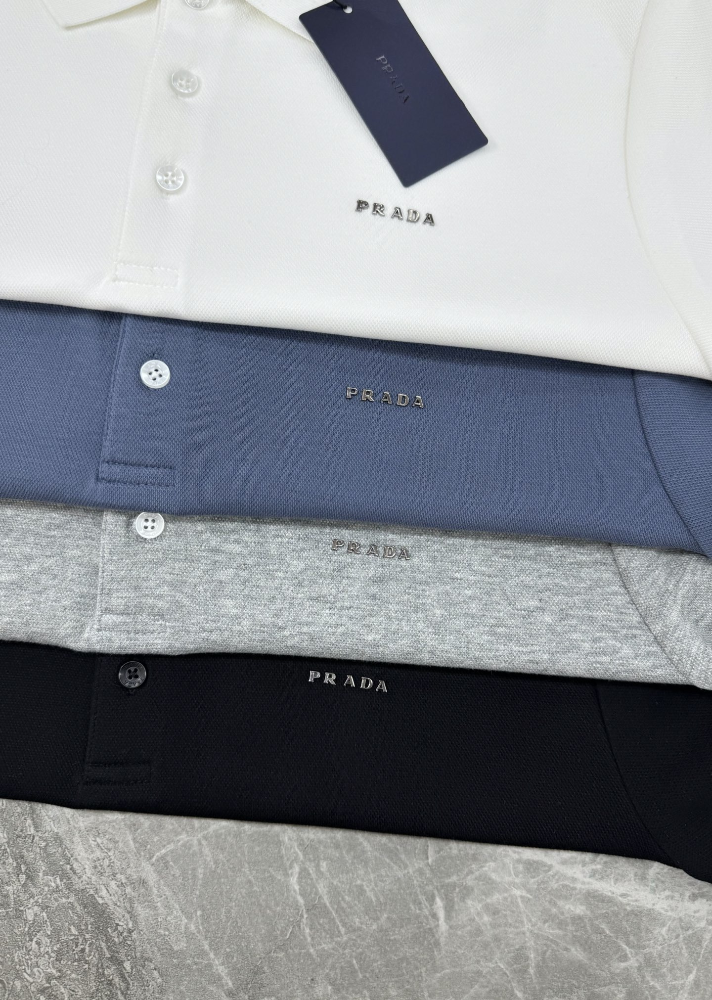 PRADA普拉达25s秋季男士长袖翻领Polo.胸前经典Prada标识.高周波立体工艺.简单高级.整体纯