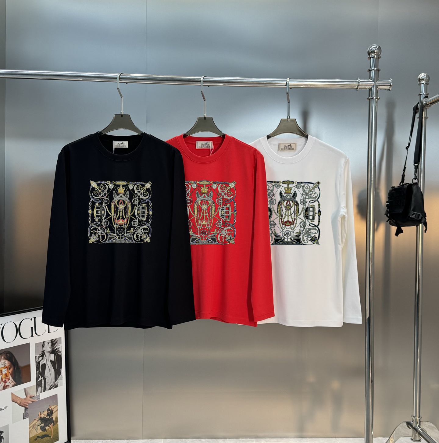 HERME*爱马*25s新款莫代尔长袖T恤.色彩搭配非常丰富.适合时尚街头潮流品牌图形搭配！规则型四方连