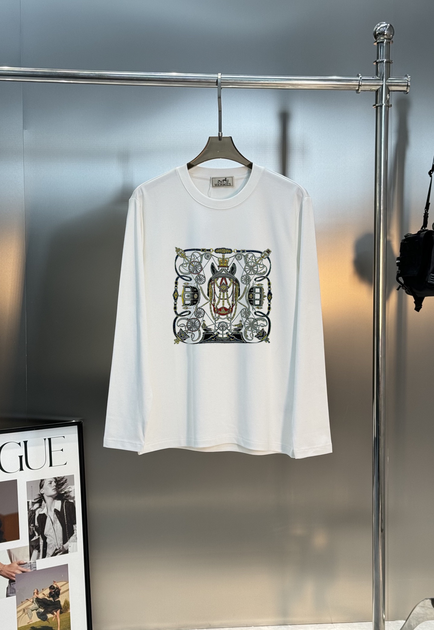 HERME*爱马*25s新款莫代尔长袖T恤.色彩搭配非常丰富.适合时尚街头潮流品牌图形搭配！规则型四方连