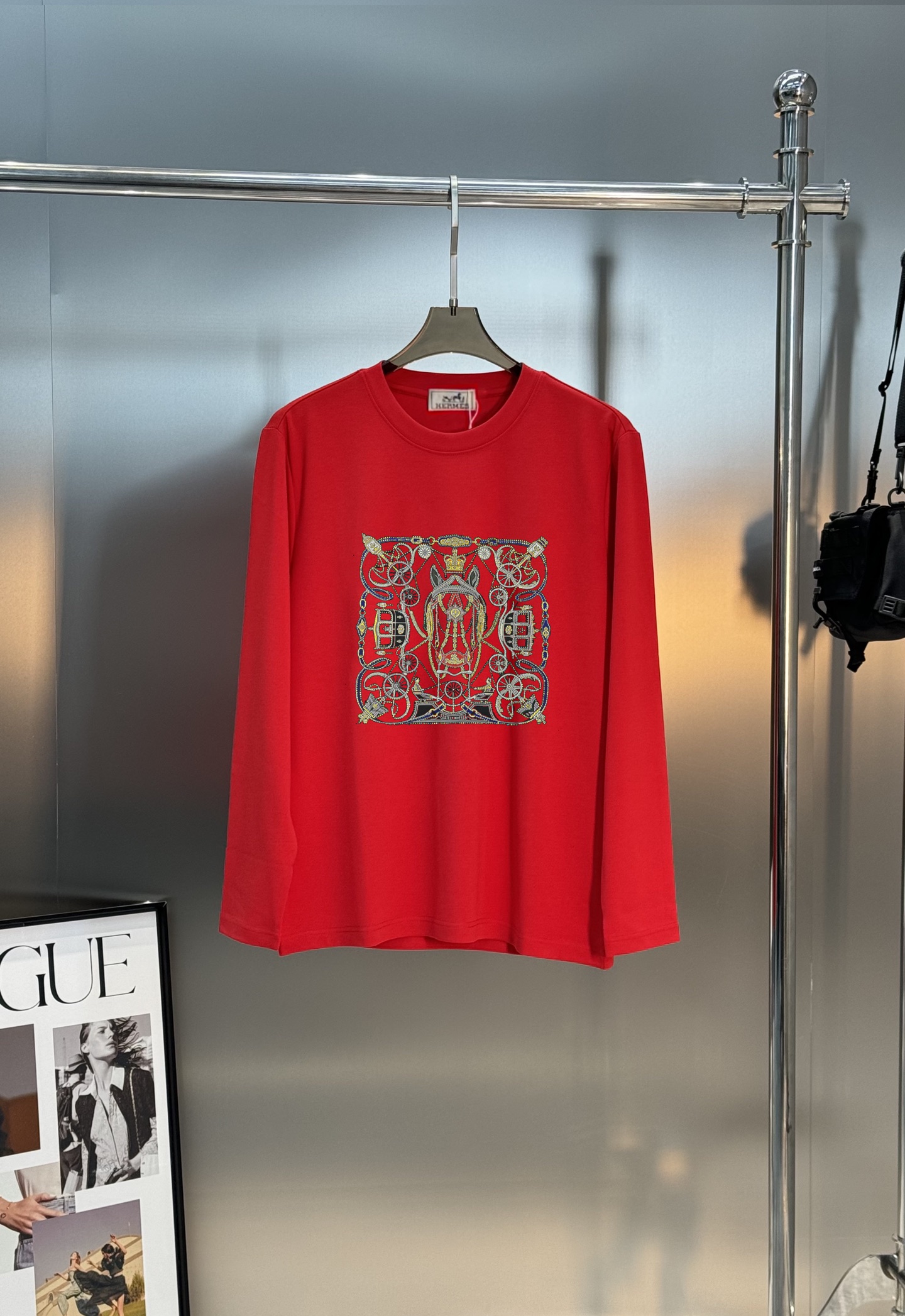 HERME*爱马*25s新款莫代尔长袖T恤.色彩搭配非常丰富.适合时尚街头潮流品牌图形搭配！规则型四方连