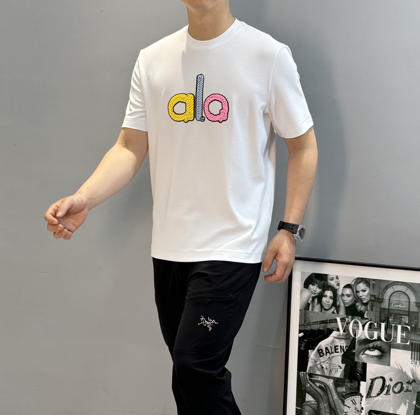 Alo*25s新款莫代尔T恤.撞色设计.胸前品牌字母色彩搭配.搭配后背字母图形烫画色彩.高温烫画设计.颜