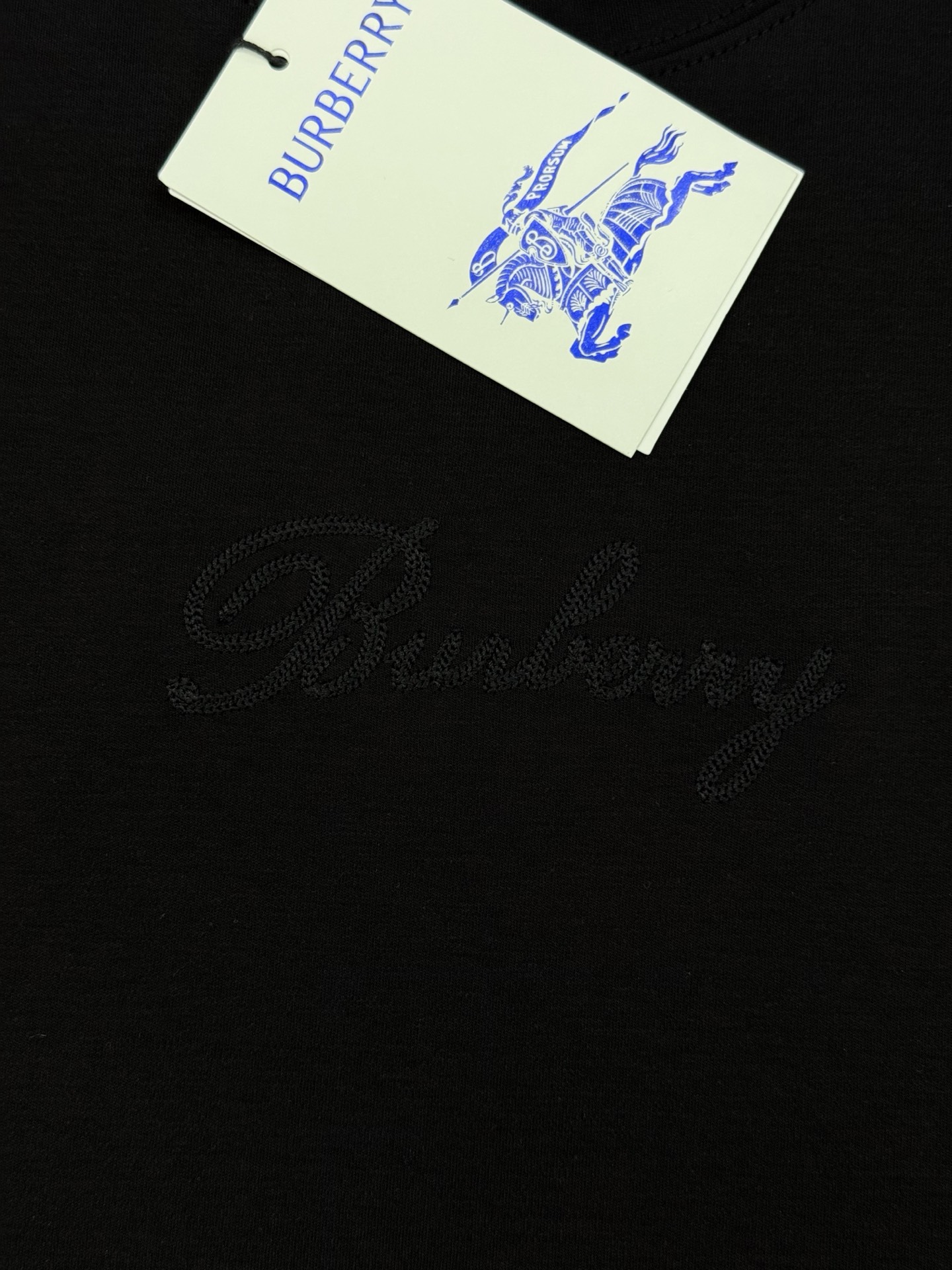 Burberry 巴宝莉25s后背刺绣Logo莫代尔T恤❤️背部艺术字体Logo+经典格纹刺绣，胸前本色