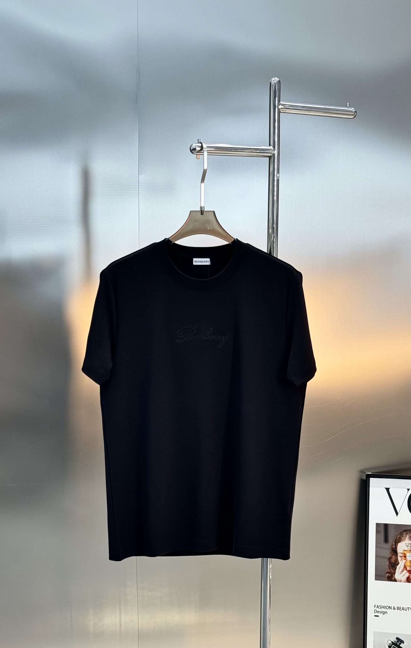 Burberry 巴宝莉25s后背刺绣Logo莫代尔T恤❤️背部艺术字体Logo+经典格纹刺绣，胸前本色