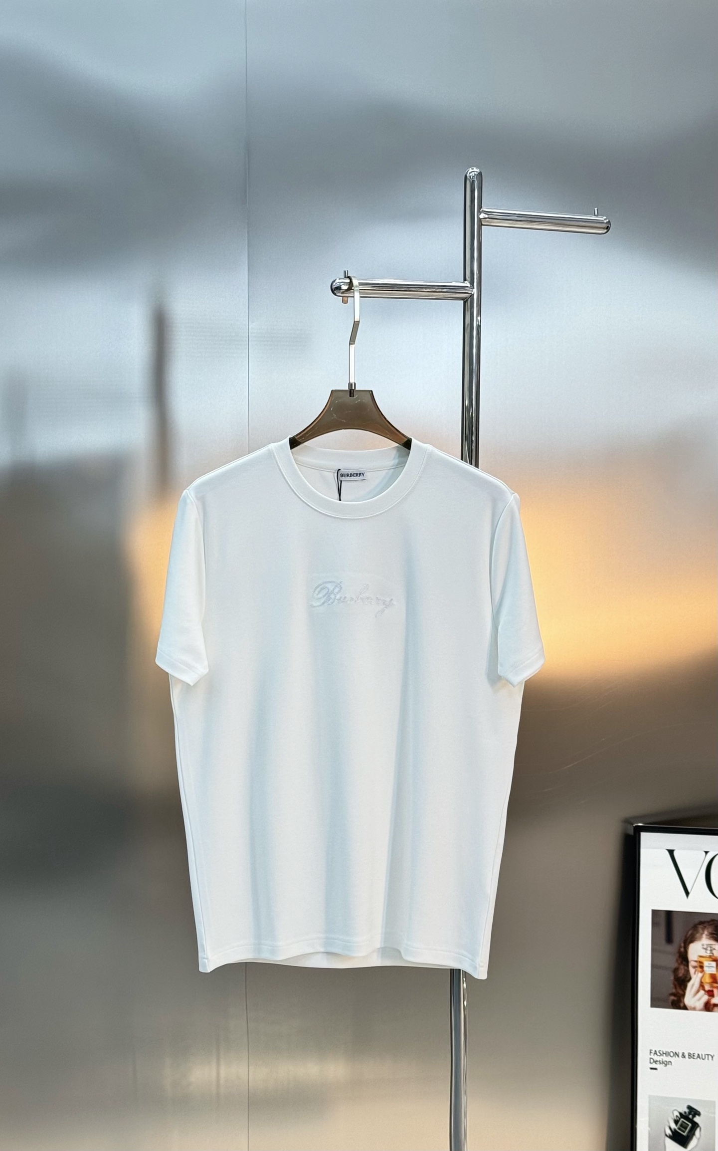 Burberry 巴宝莉25s后背刺绣Logo莫代尔T恤❤️背部艺术字体Logo+经典格纹刺绣，胸前本色