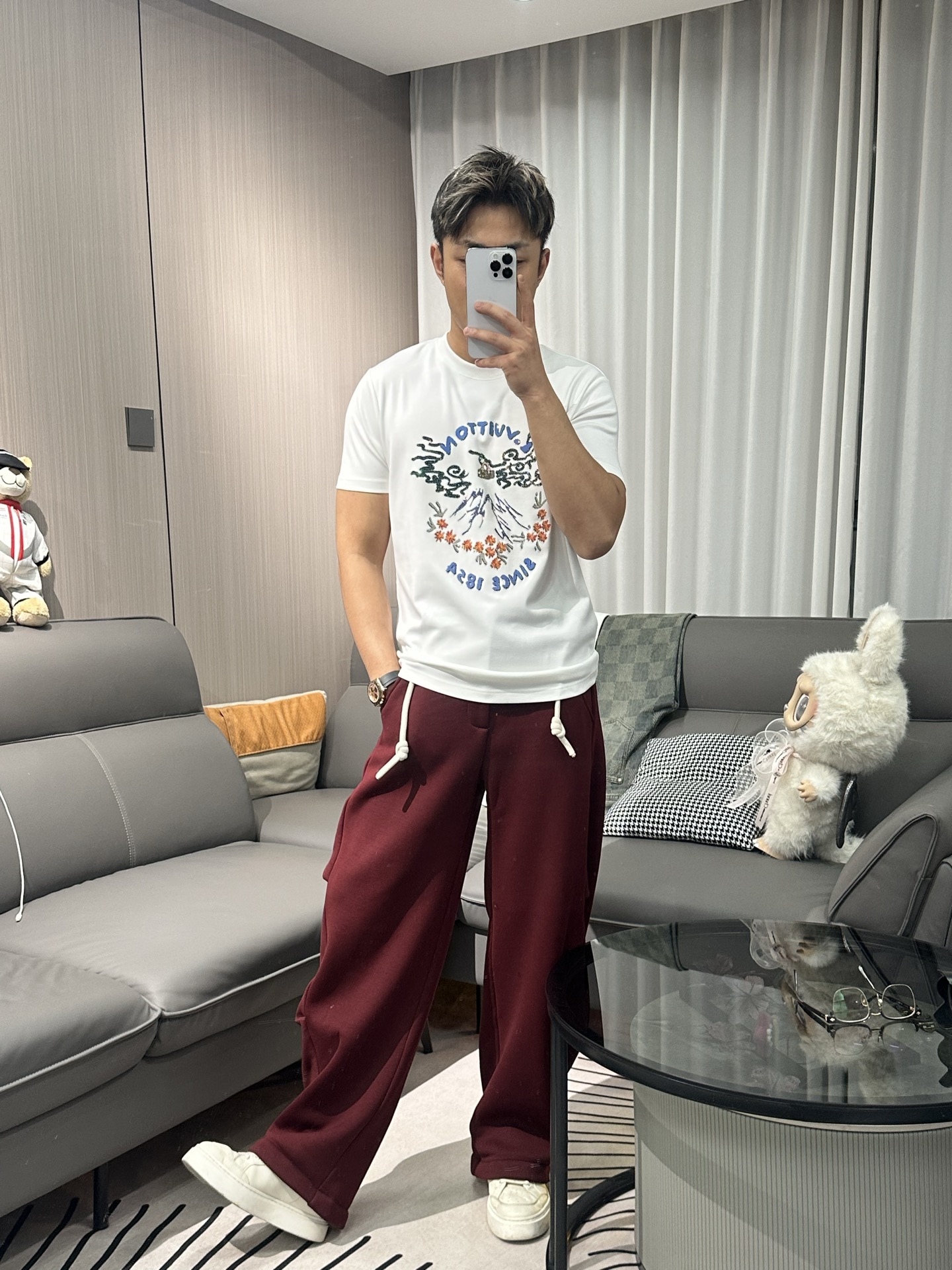 驴牌*25s款莫代尔T恤. 新品以复杂图形描绘朝气蓬勃的美景，展示出日本传统文化与品牌元素的妙趣融合。甄