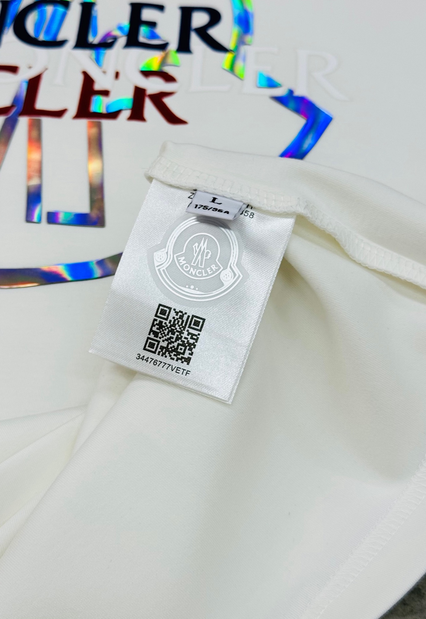 Moncler蒙口25s新款莫代尔长袖T恤❤️经典圆领设计，300g莫代尔柔软棉质面料，穿着舒适透气。正