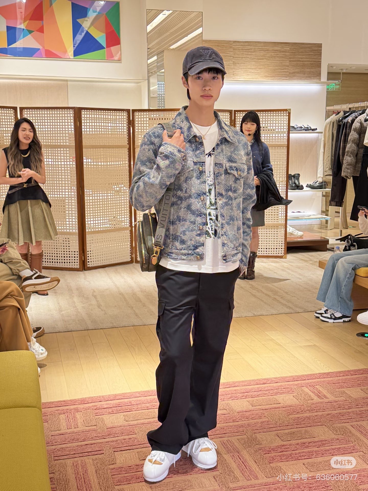 路易威登蓝白花卉牛仔外套🆕驴牌2026早春系列蓝白花卉牛仔外套，经典Monogram花卉提花设计，辨识度