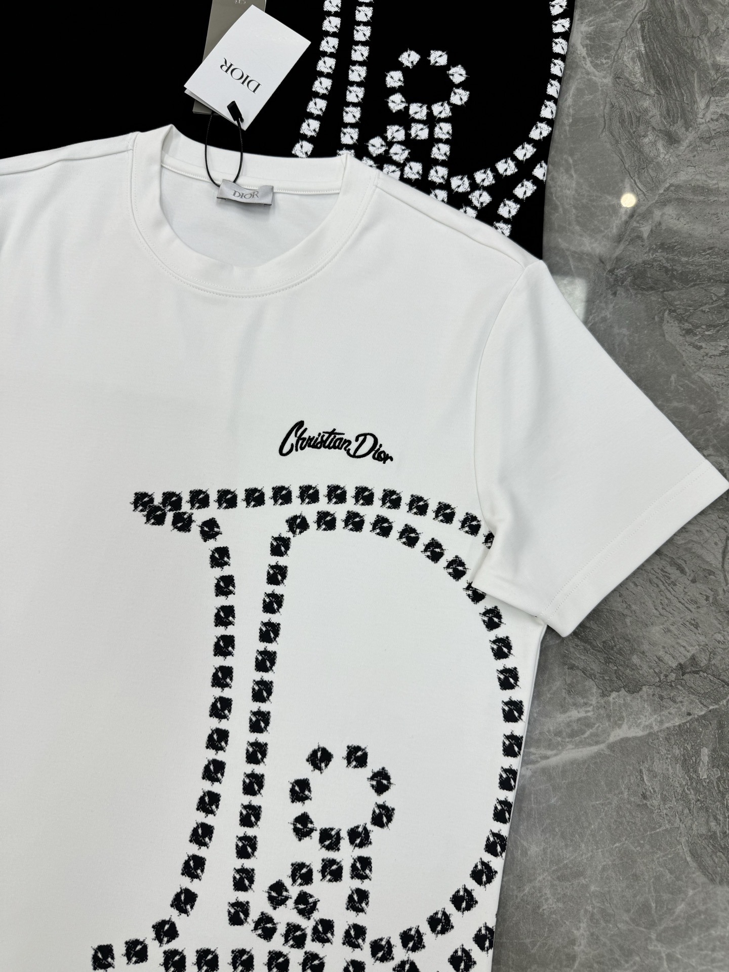 迪奥（Christian Dior）全称克里斯汀·迪奥，新款男士莫代尔T恤.立体数码烫画设计.胸口至下摆