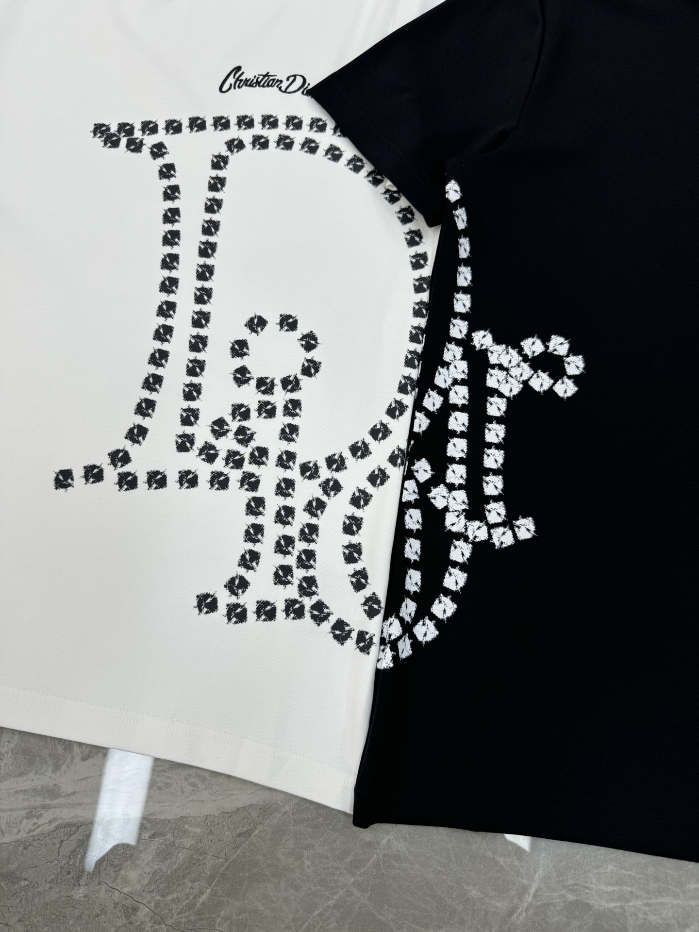 迪奥（Christian Dior）全称克里斯汀·迪奥，新款男士莫代尔T恤.立体数码烫画设计.胸口至下摆