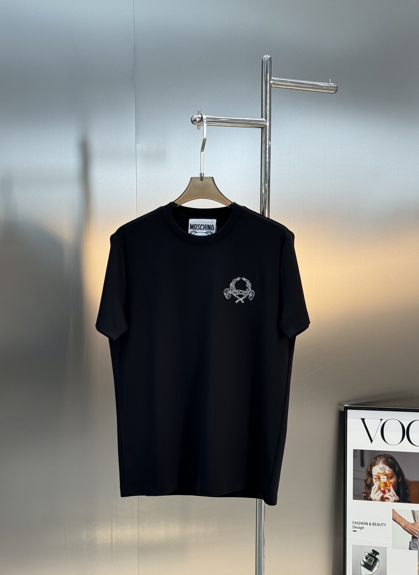 Monschino莫斯奇诺莫法尔新款短袖T恤.小红书同款～胸前精致品牌字母图形绣花.3D🪡刺绣品质超好！