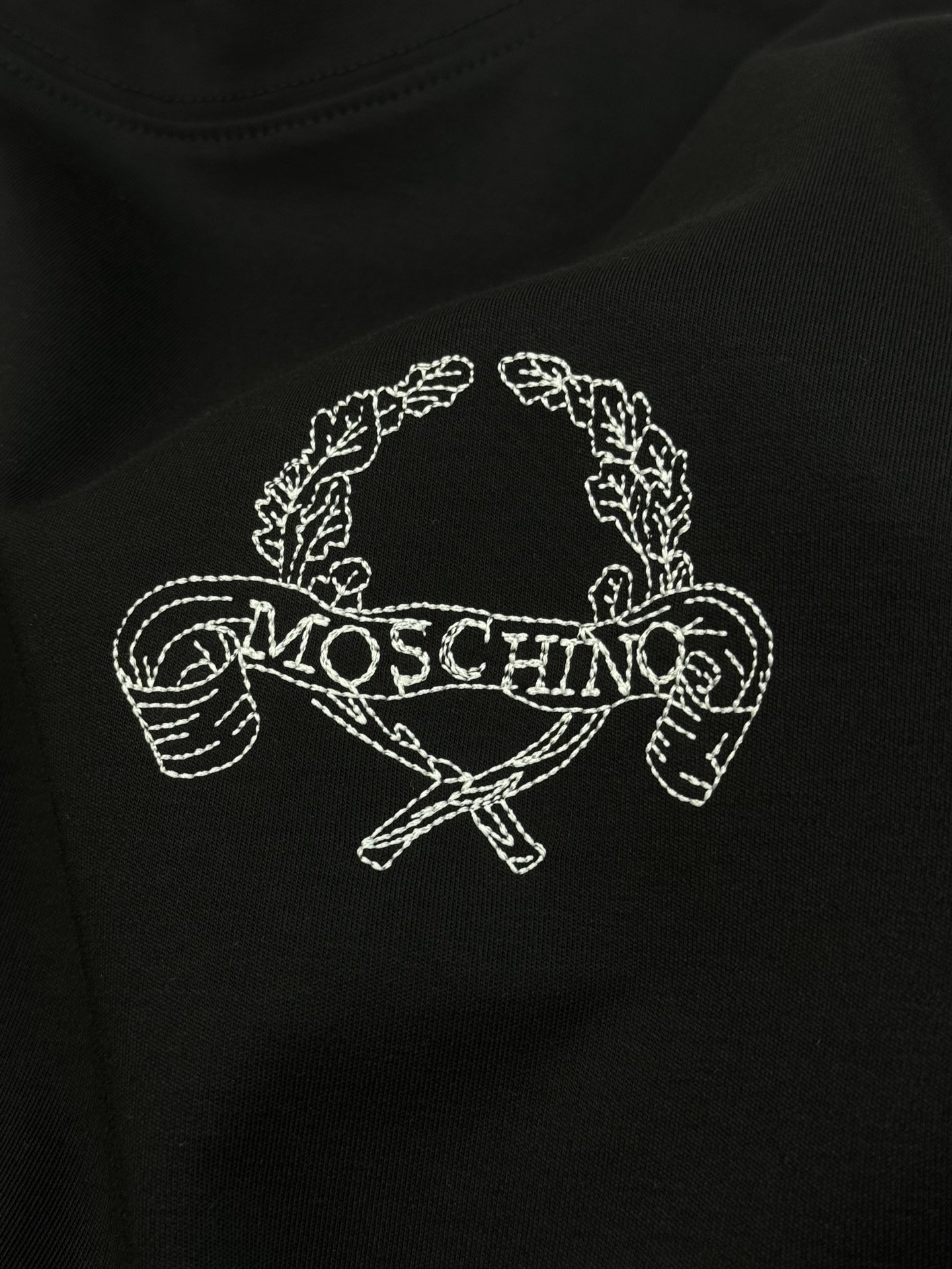Monschino莫斯奇诺莫法尔新款短袖T恤.小红书同款～胸前精致品牌字母图形绣花.3D🪡刺绣品质超好！