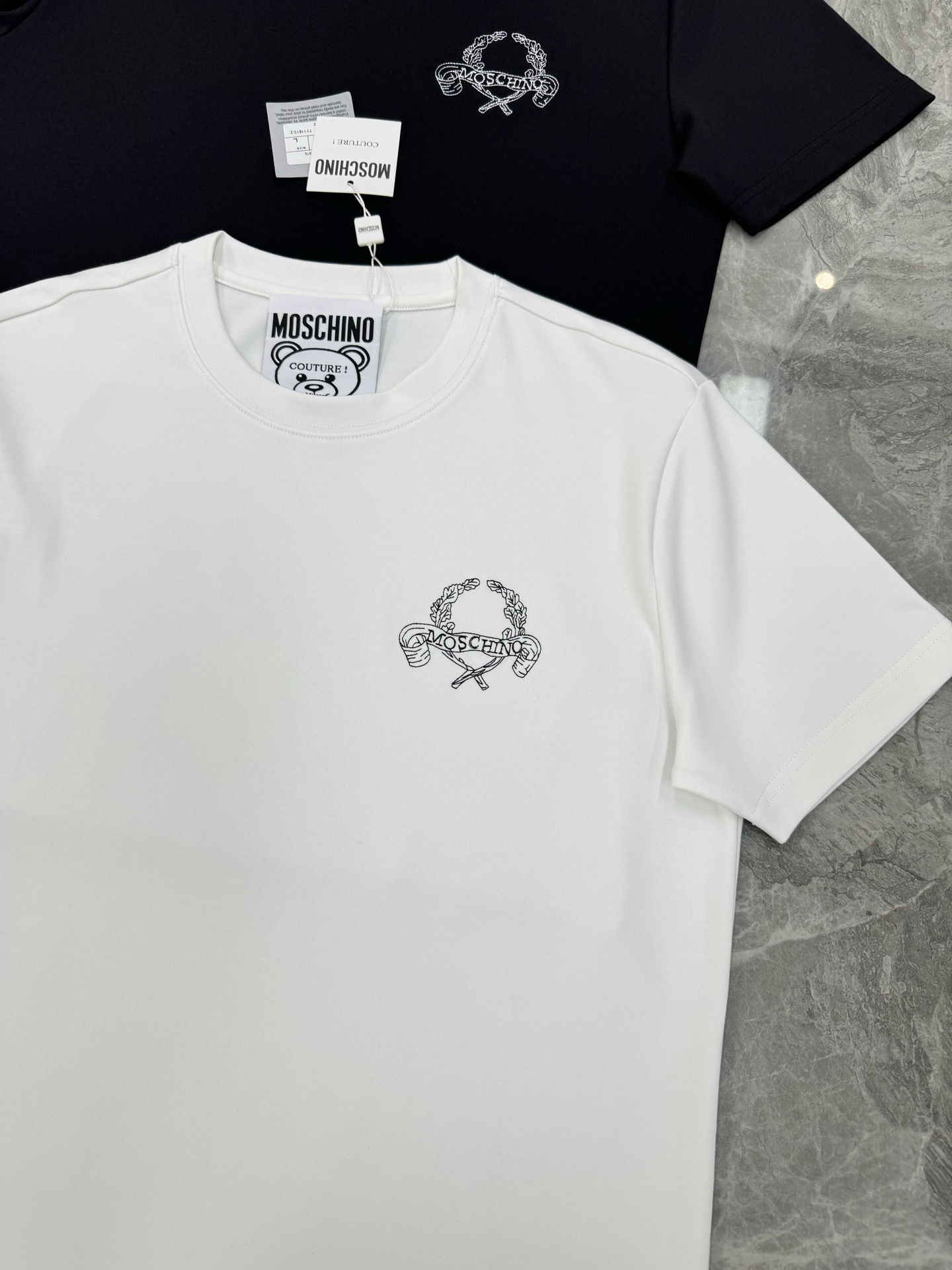 Monschino莫斯奇诺莫法尔新款短袖T恤.小红书同款～胸前精致品牌字母图形绣花.3D🪡刺绣品质超好！