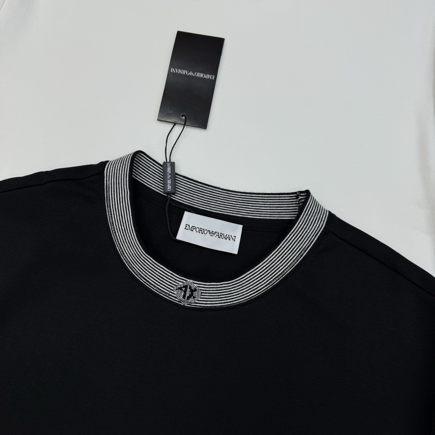 ARMAN*阿玛尼新品男士圆领短袖.莫代尔加厚款！领口订织设计.搭载烫画Ax-LOGO.提花工艺呈现Ax