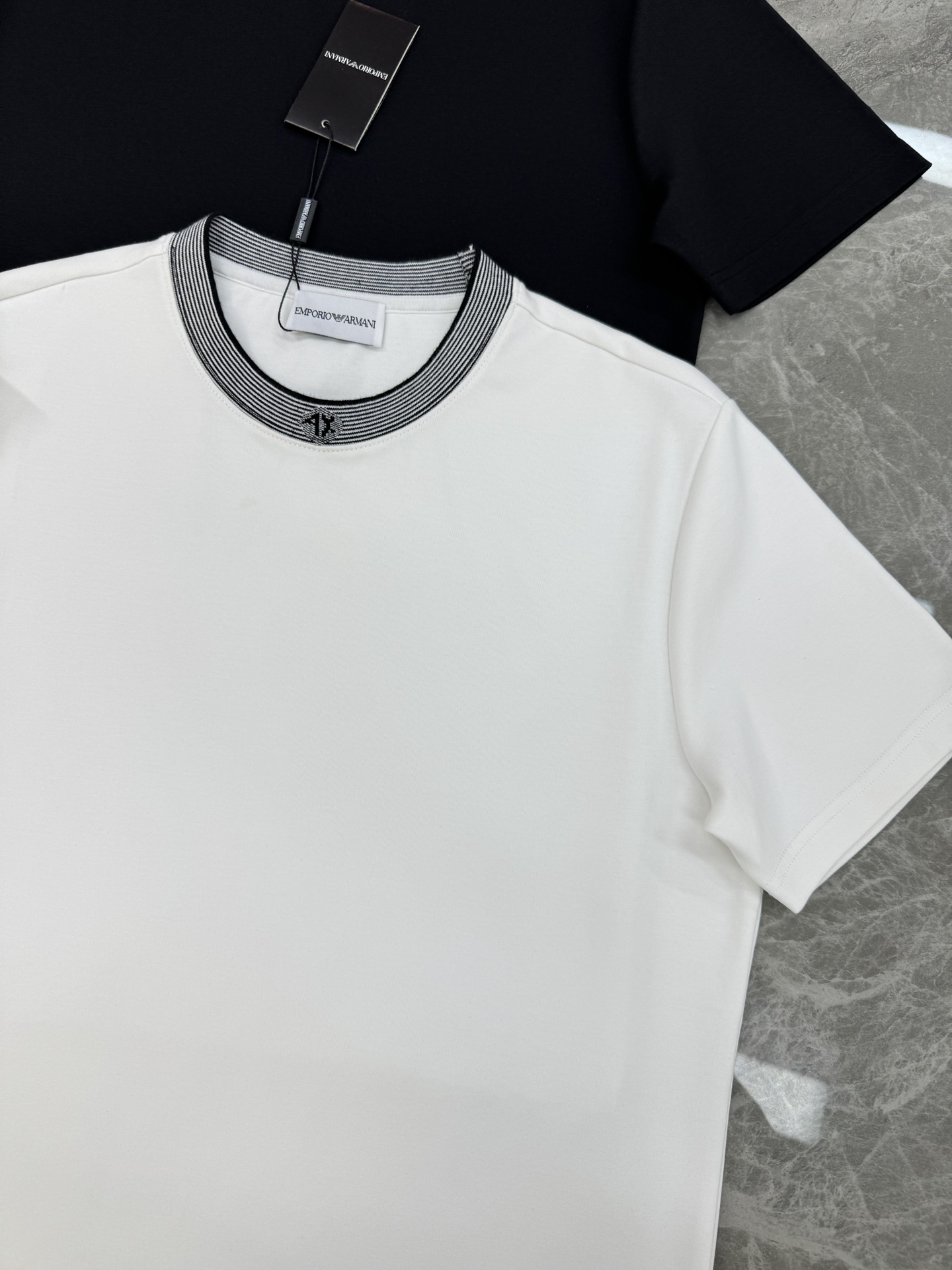 ARMAN*阿玛尼新品男士圆领短袖.莫代尔加厚款！领口订织设计.搭载烫画Ax-LOGO.提花工艺呈现Ax