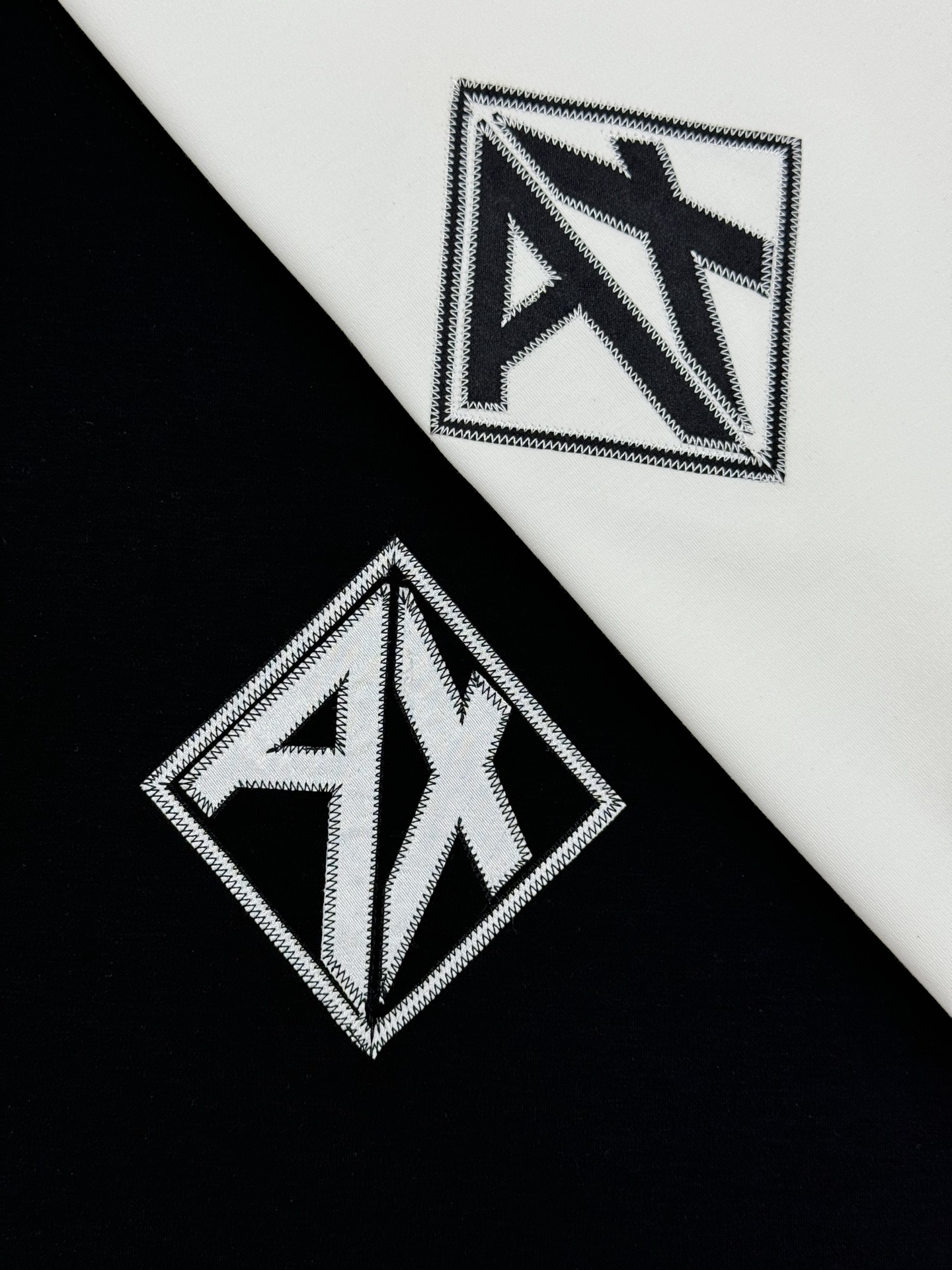 ARMANI*AX*阿玛尼新款莫代尔T恤.经典之作～搭载经典徽标AX造型.搭配品牌字母标识.胸前辨识度颇