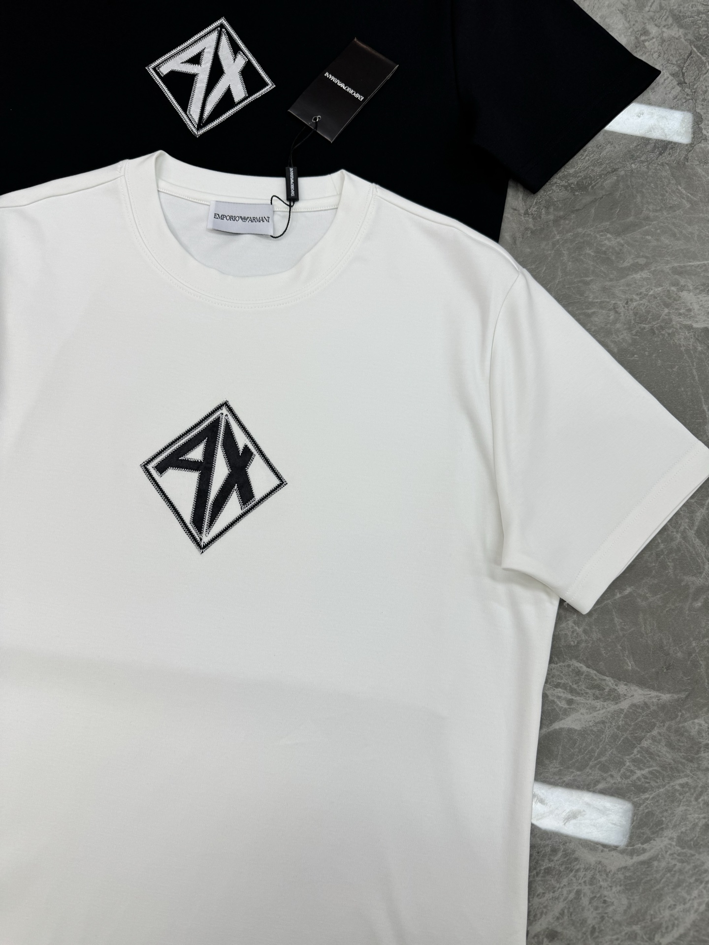 ARMANI*AX*阿玛尼新款莫代尔T恤.经典之作～搭载经典徽标AX造型.搭配品牌字母标识.胸前辨识度颇
