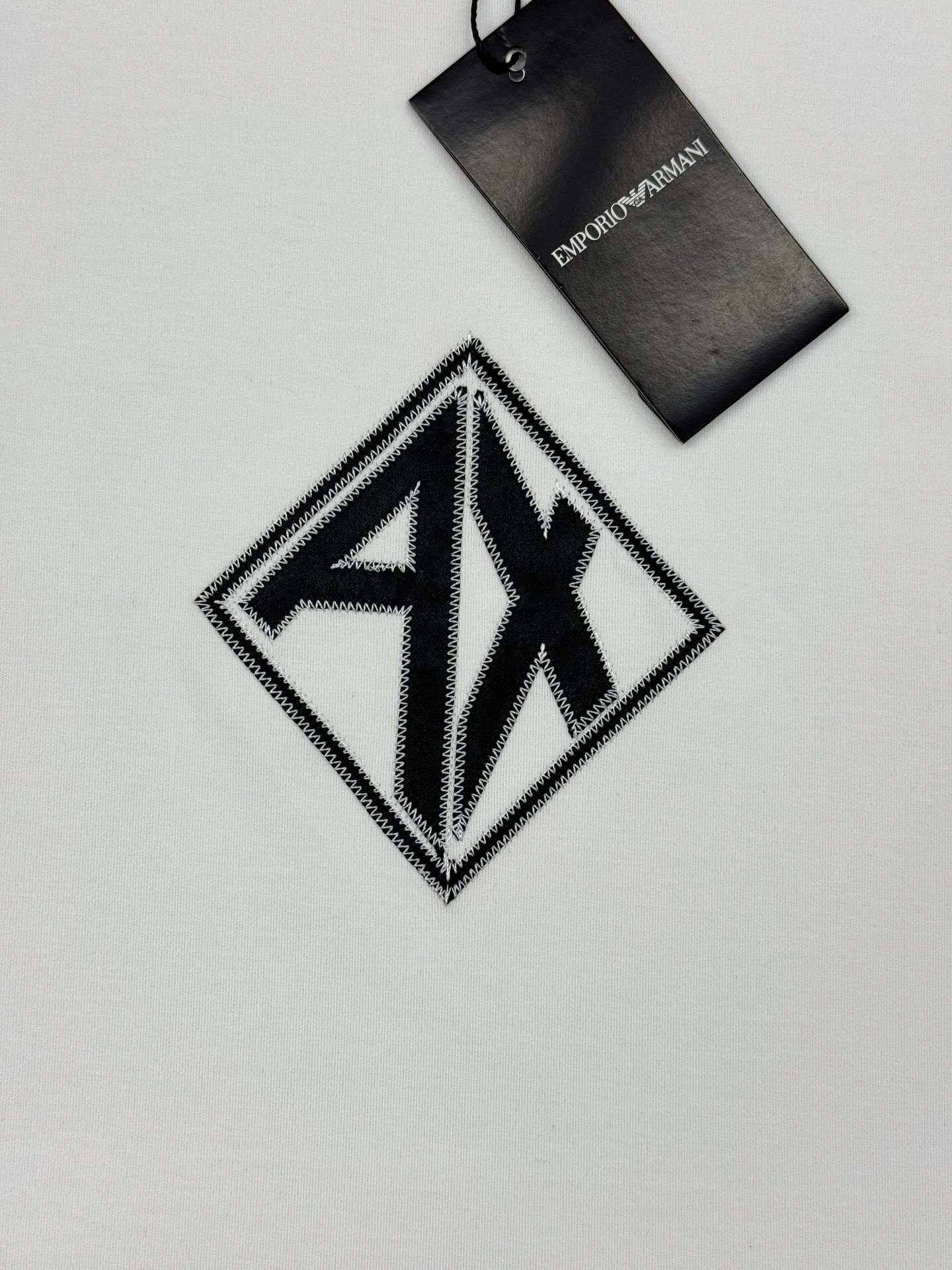 ARMANI*AX*阿玛尼新款莫代尔T恤.经典之作～搭载经典徽标AX造型.搭配品牌字母标识.胸前辨识度颇