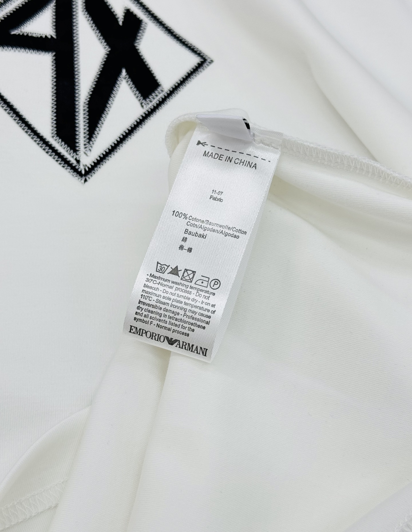 ARMANI*AX*阿玛尼新款莫代尔T恤.经典之作～搭载经典徽标AX造型.搭配品牌字母标识.胸前辨识度颇