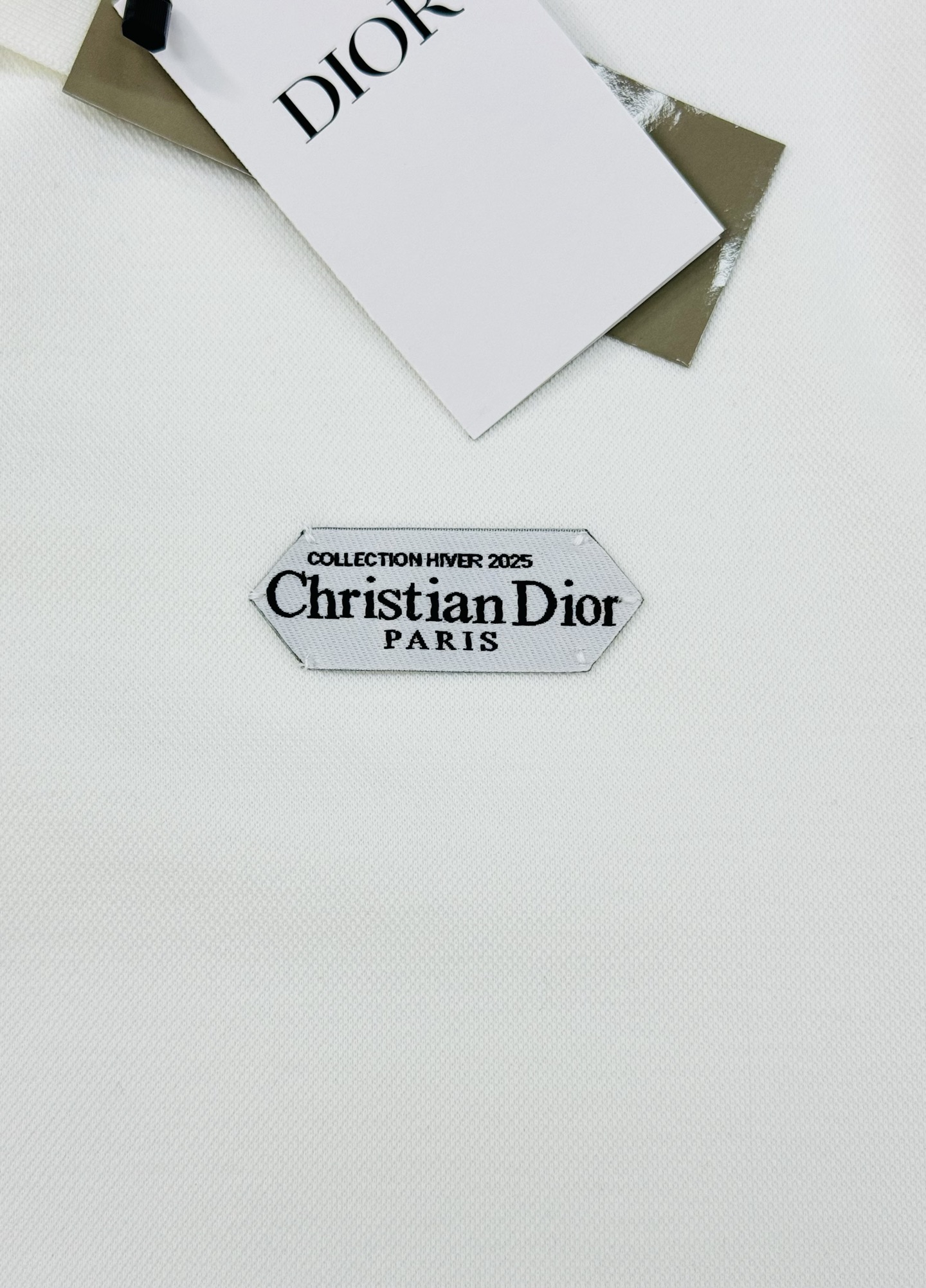 Christian Dior迪奥新款翻领POLO衫👨🏻这款POLO衫来自Dior，翻领设计，简约又高级!