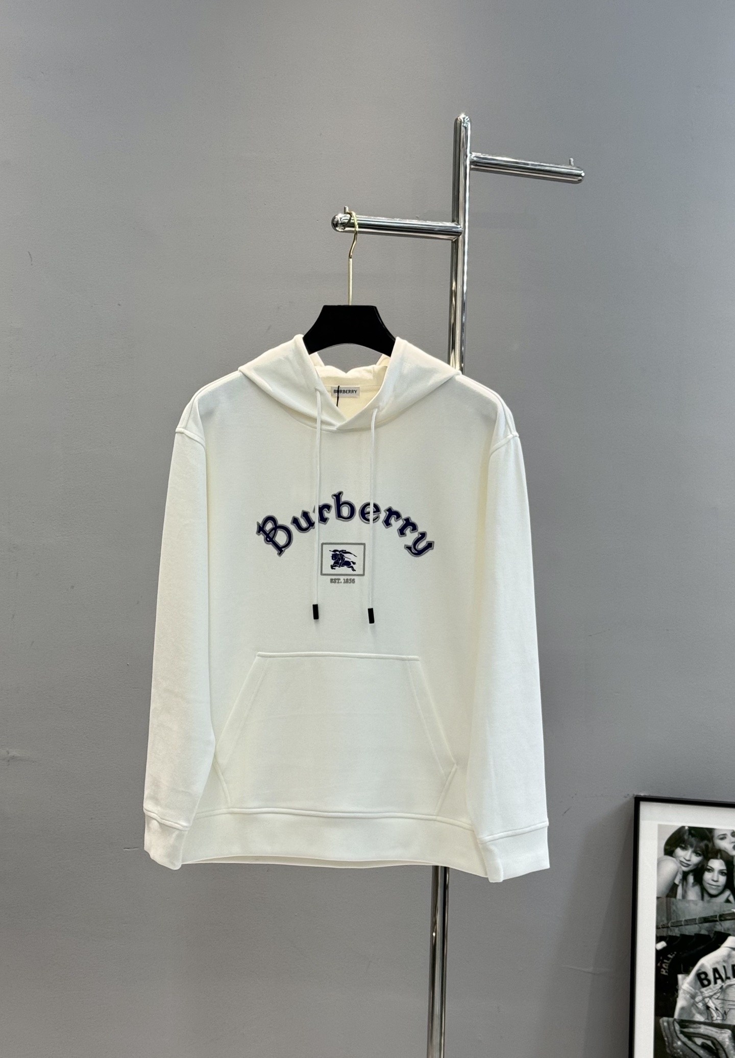 Burberry巴宝莉新品连帽卫衣！经典字母图形简约设计！大牌范儿直面扑来.优选380g天丝棉面料.保证
